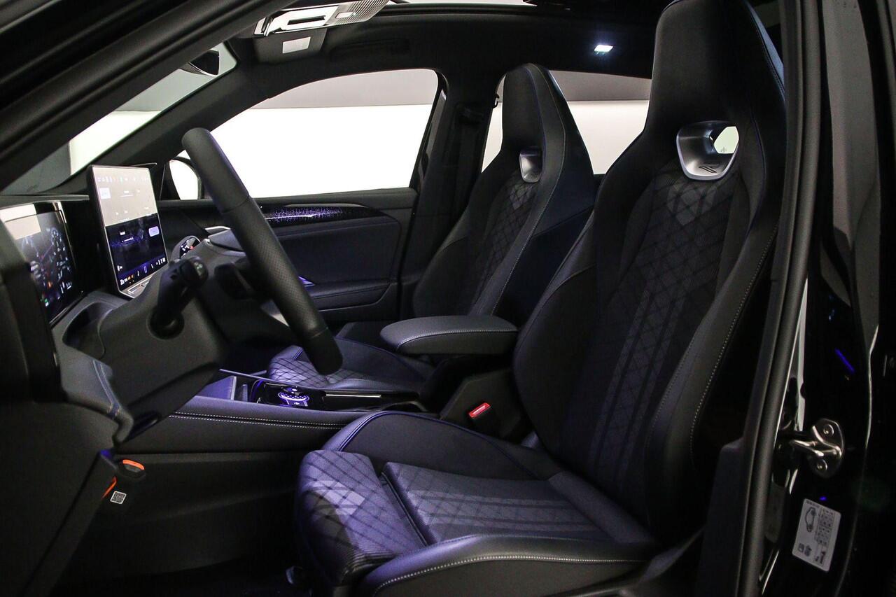 Volkswagen TIGUAN R-Line Edition 1.5 TSI eHybrid 272pk DSG Automaat Trekhaak, Panoramadak, Black Style, Navigatie, 360 camera, Adaptive cruise control, Achteruitrijcamera,