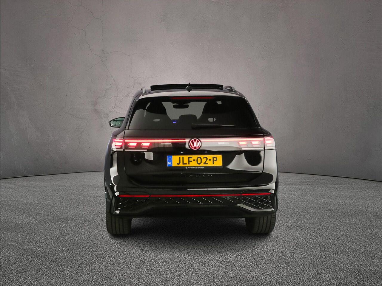 Volkswagen TIGUAN R-Line Edition 1.5 TSI eHybrid 272pk DSG Automaat Trekhaak, Panoramadak, Black Style, Navigatie, 360 camera, Adaptive cruise control, Achteruitrijcamera,