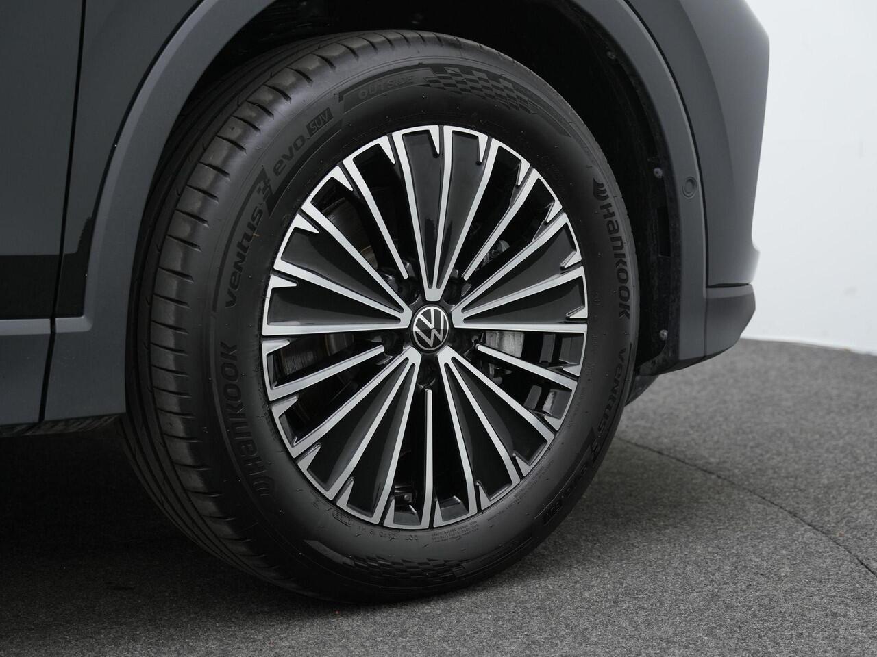 Volkswagen TIGUAN 1.5 eHybrid 204 pk Elegance | Adaptief onderstel | Stuur-/stoelverwarming | Achteruitrijcamera | Leder/alcantara | Massage