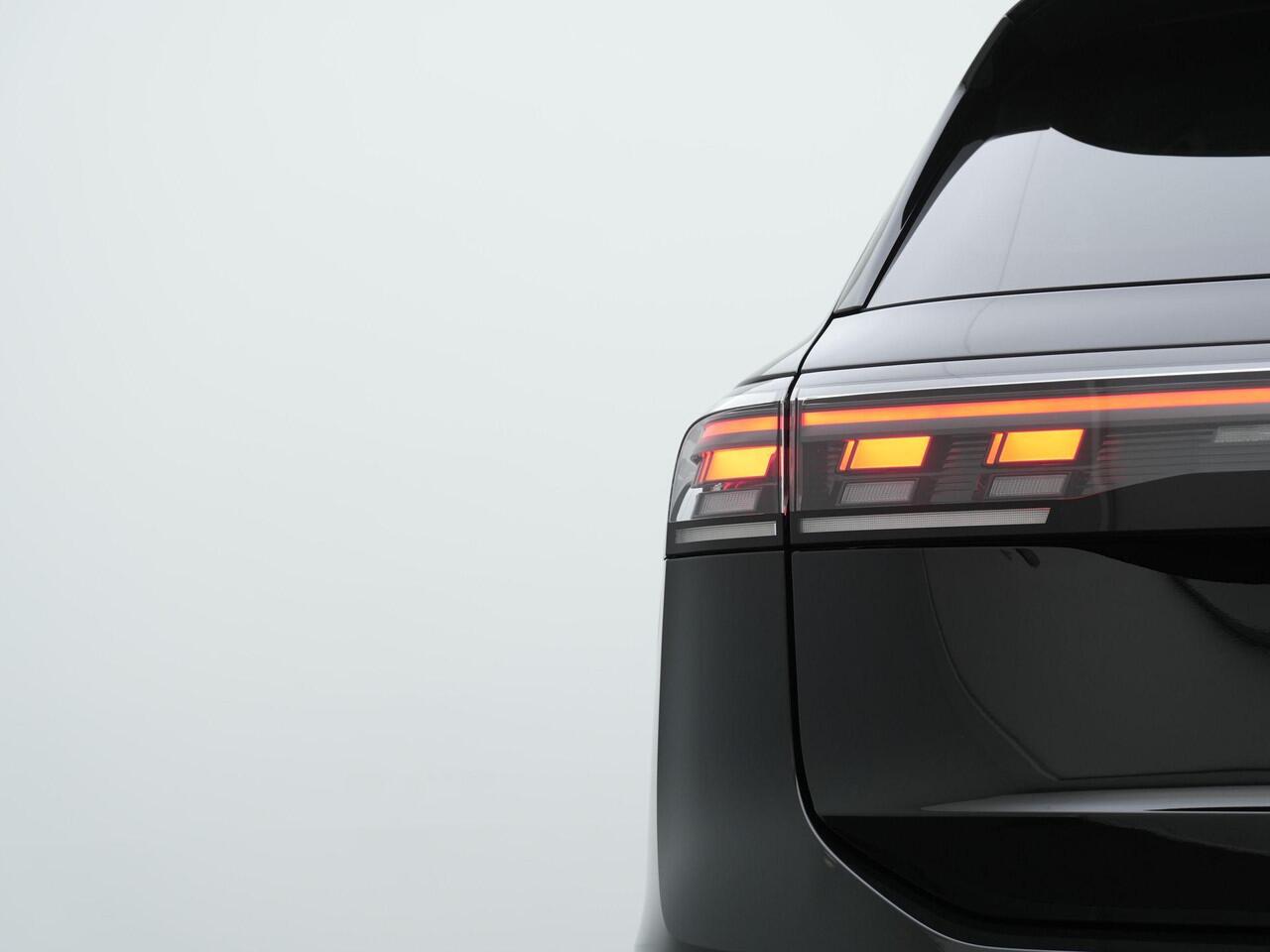 Volkswagen TIGUAN 1.5 eHybrid 204 pk Elegance | Adaptief onderstel | Stuur-/stoelverwarming | Achteruitrijcamera | Leder/alcantara | Massage