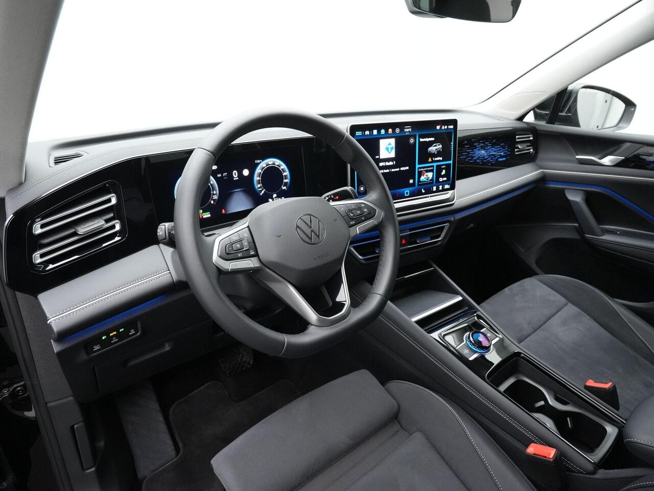 Volkswagen TIGUAN 1.5 eHybrid 204 pk Elegance | Adaptief onderstel | Stuur-/stoelverwarming | Achteruitrijcamera | Leder/alcantara | Massage