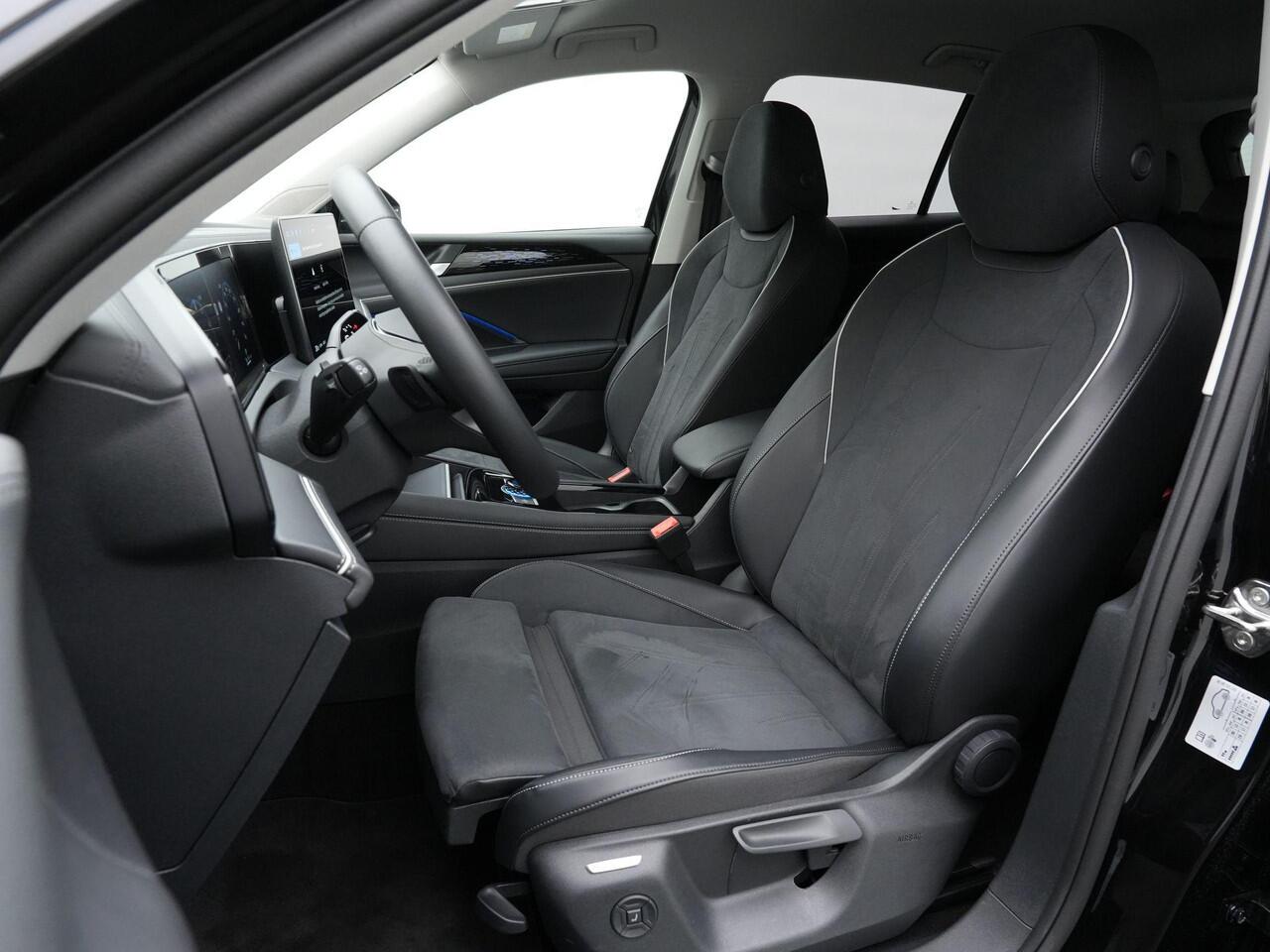 Volkswagen TIGUAN 1.5 eHybrid 204 pk Elegance | Adaptief onderstel | Stuur-/stoelverwarming | Achteruitrijcamera | Leder/alcantara | Massage