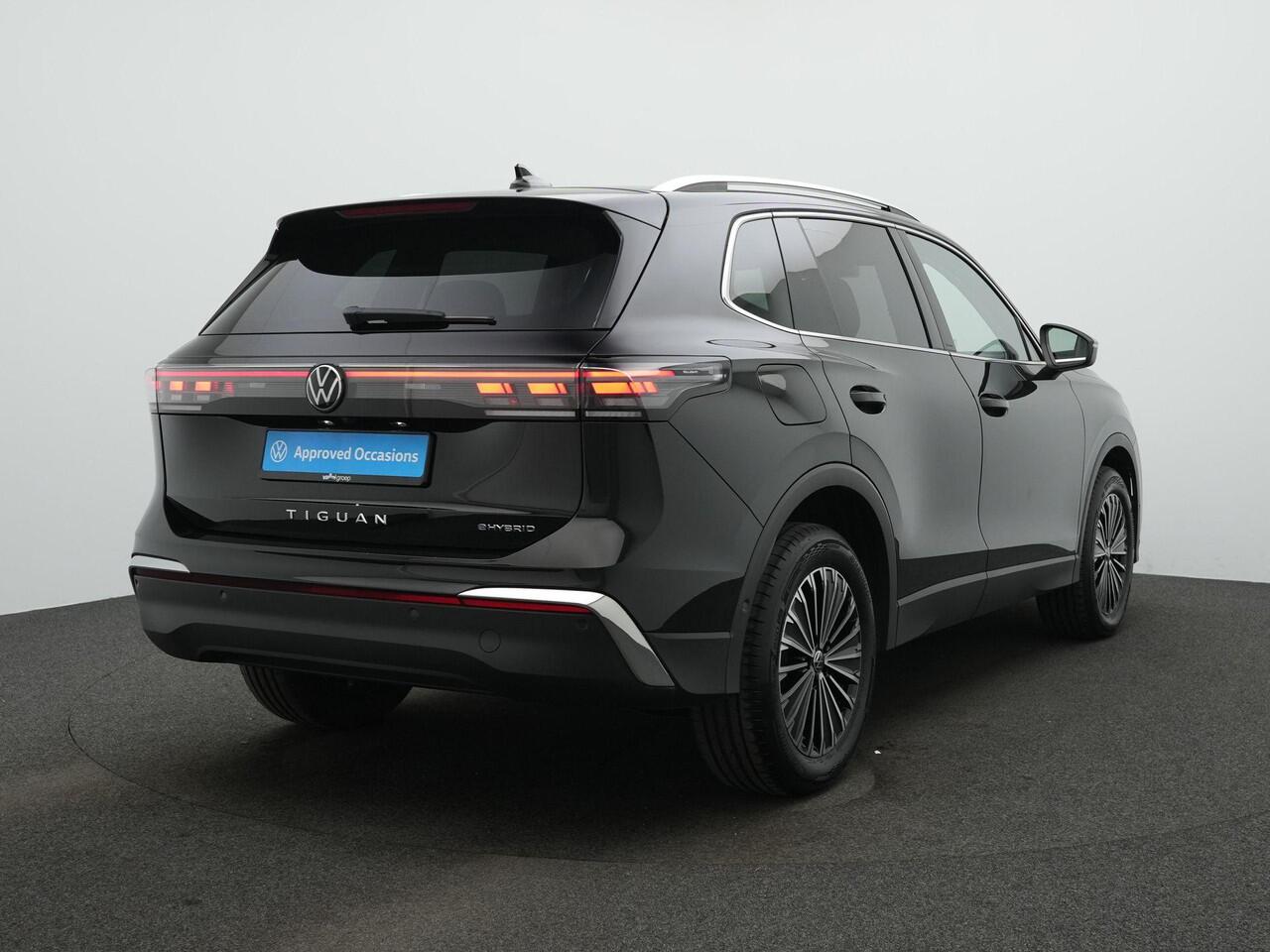 Volkswagen TIGUAN 1.5 eHybrid 204 pk Elegance | Adaptief onderstel | Stuur-/stoelverwarming | Achteruitrijcamera | Leder/alcantara | Massage
