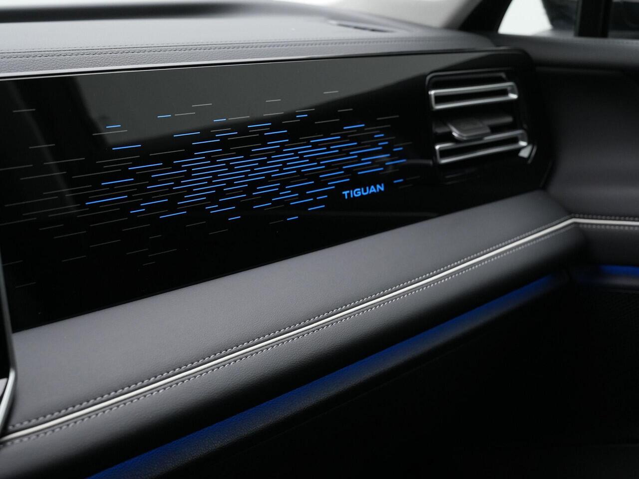 Volkswagen TIGUAN 1.5 eHybrid 204 pk Elegance | Adaptief onderstel | Stuur-/stoelverwarming | Achteruitrijcamera | Leder/alcantara | Massage