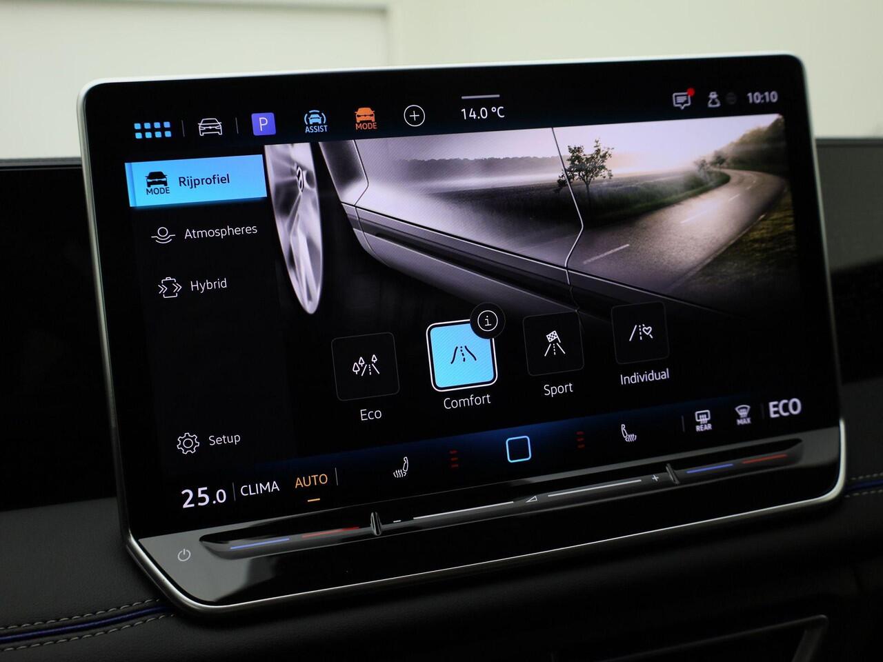 Volkswagen TIGUAN 1.5eHybrid 200kW/272PK R-Line DSG · Trekhaak · Massagefunctie · Garantie t/m 19-02-2030 of 100000km.