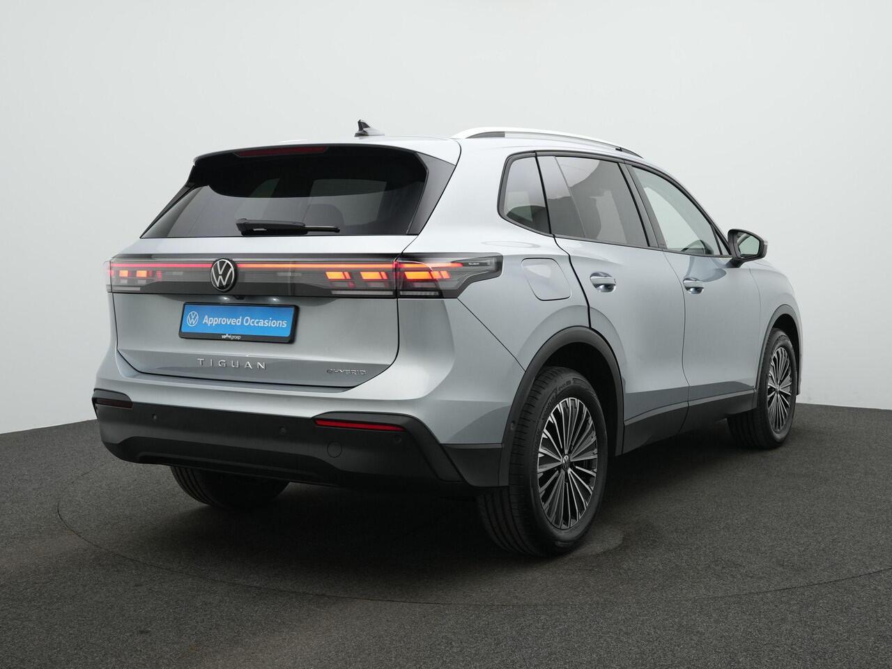 Volkswagen TIGUAN 1.5 eHybrid 204 pk DSG Life | Trekhaak | Adaptief onderstel | Stuur-/achterbankverwarming | Achteruitrijcamera