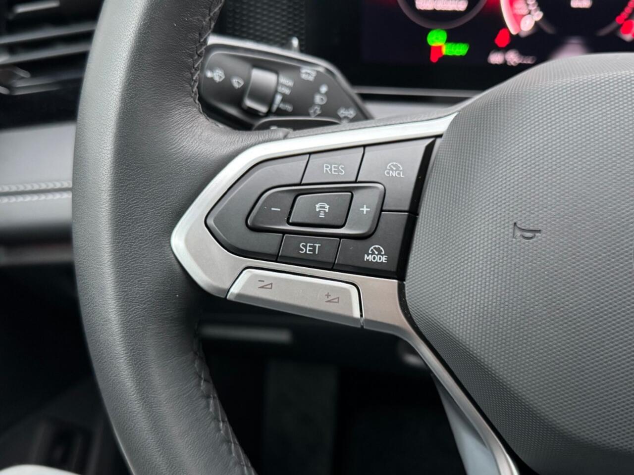 Volkswagen TIGUAN 1.5 eTSI Life Edition - schuif/kanteldak - winterpakket - camera