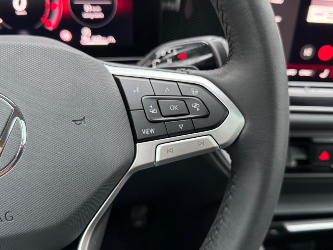 Volkswagen TIGUAN 1.5 eTSI Life Edition - schuif/kanteldak - winterpakket - camera