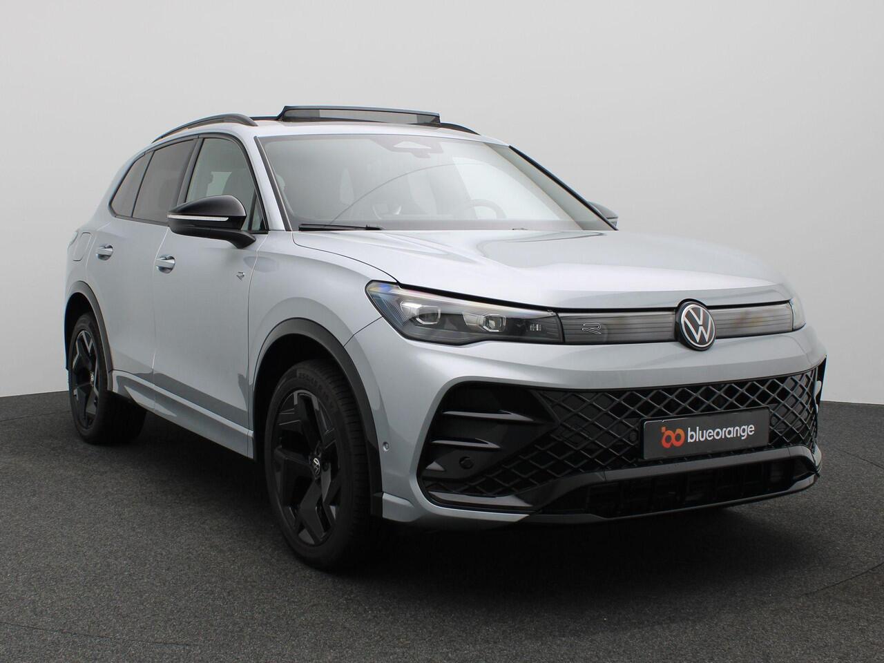 Volkswagen TIGUAN 1.5 eHybrid R-Line Edition 272PK DSG Pano-Schuifdak, Trekhaak, Black Style, Navi via Apple Carplay/Android Auto, Stoel-Stuurverwarming, 19" LM Velgen, Keyless, Side Assist, Elektr. Achterklep