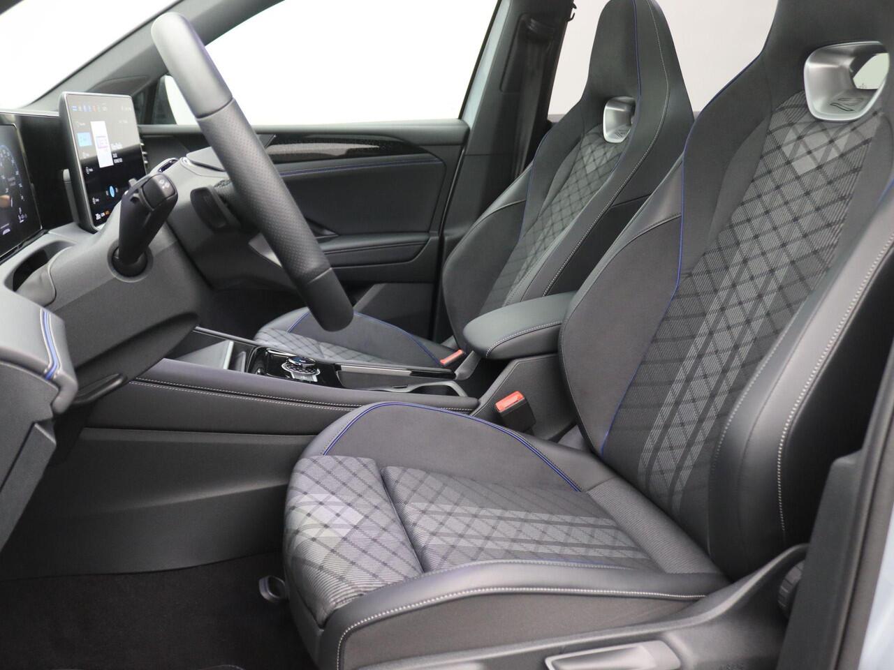 Volkswagen TIGUAN 1.5 eHybrid R-Line Edition 272PK DSG Pano-Schuifdak, Trekhaak, Black Style, Navi via Apple Carplay/Android Auto, Stoel-Stuurverwarming, 19" LM Velgen, Keyless, Side Assist, Elektr. Achterklep