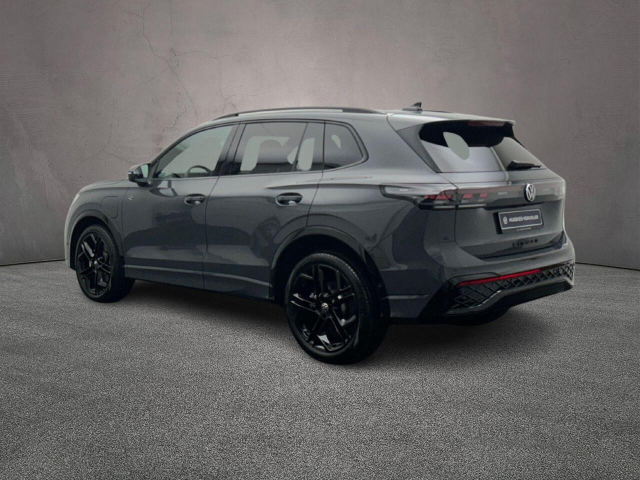 Volkswagen TIGUAN R-Line Edition 1.5 TSI eHybrid 272pk DSG Automaat Trekhaak, Panoramadak, Harman Kardon audio, Adaptive cruise control, Black style, Navigatie