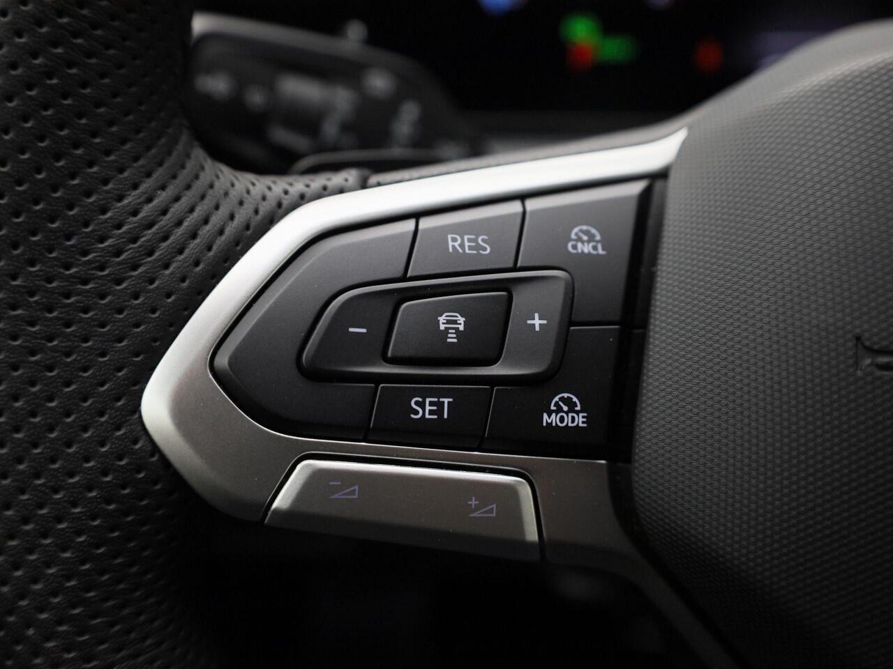 Volkswagen TIGUAN 1.5eTSI/150PK DSG R-Line Black Style · Navigatie · Trekhaak · Massagefunctie · Apple/Android Car Play · Garantie t/m 07-02-2027