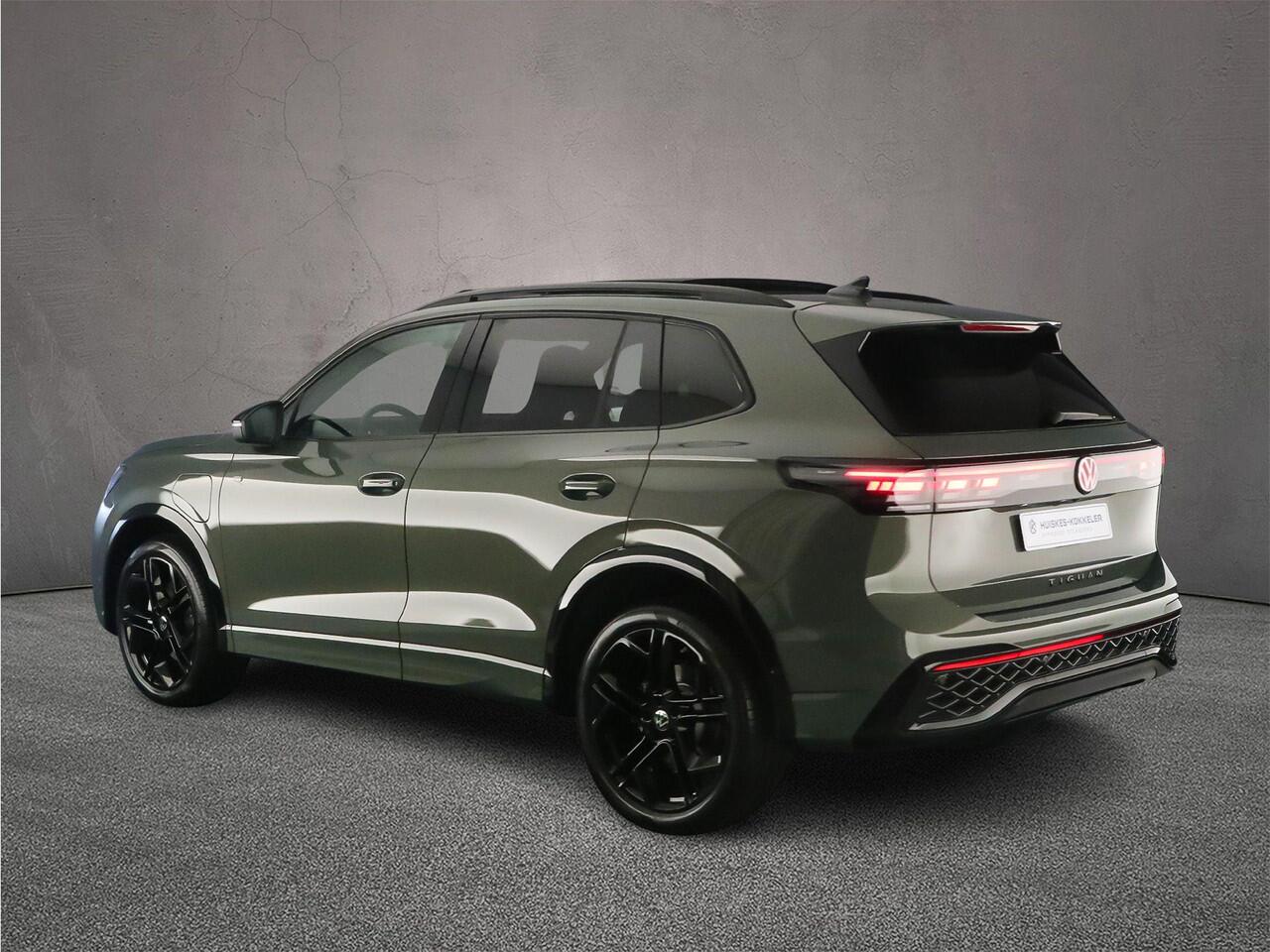 Volkswagen TIGUAN R-Line Edition 1.5 TSI eHybrid 272pk DSG Automaat Trekhaak, Harman Kardon audio, Panoramadak, Navigatie, Elektrische achterklep, Adaptive cruise control