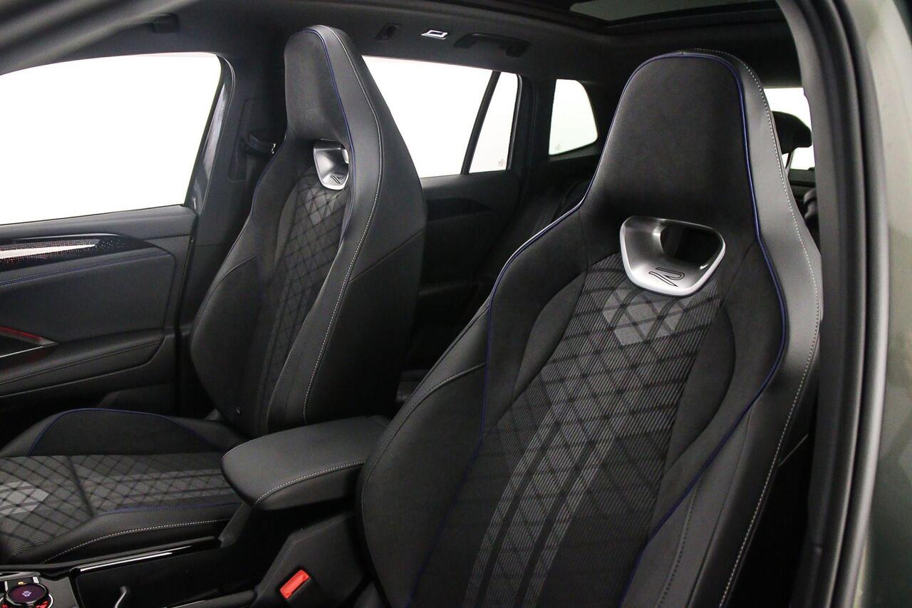 Volkswagen TIGUAN R-Line Edition 1.5 TSI eHybrid 272pk DSG Automaat Trekhaak, Harman Kardon audio, Panoramadak, Navigatie, Elektrische achterklep, Adaptive cruise control