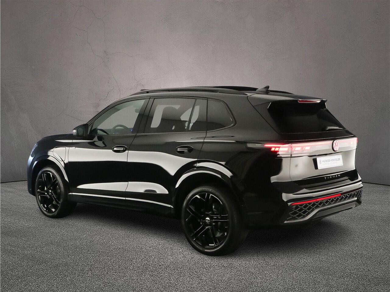 Volkswagen TIGUAN R-Line Edition 1.5 TSI eHybrid 272pk DSG Automaat Trekhaak, Black style, Panoramadak, Harman Kardon audio, Adaptive cruise control, Elektrische achterklep