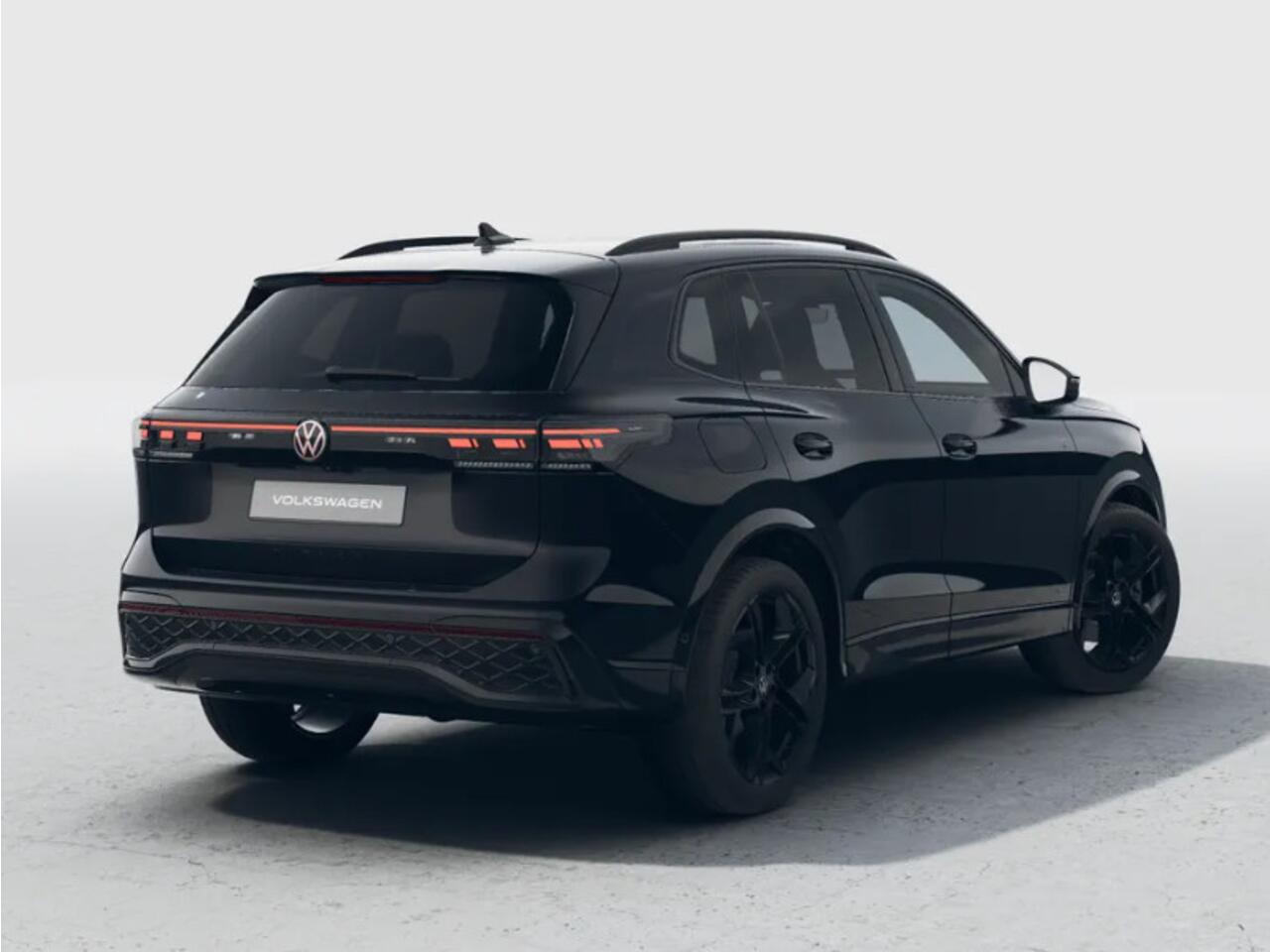 Volkswagen TIGUAN R-Line Edition 1.5 eHybrid 204 PK 6 Versn. DSG · Black Style Pakket · Trekhaak inklapbaar, met elektrische ontgrendeling, incl. aanhangermanoeuvreerhulp Trailer Assist · Prijs is inclusief inruilpremie ·