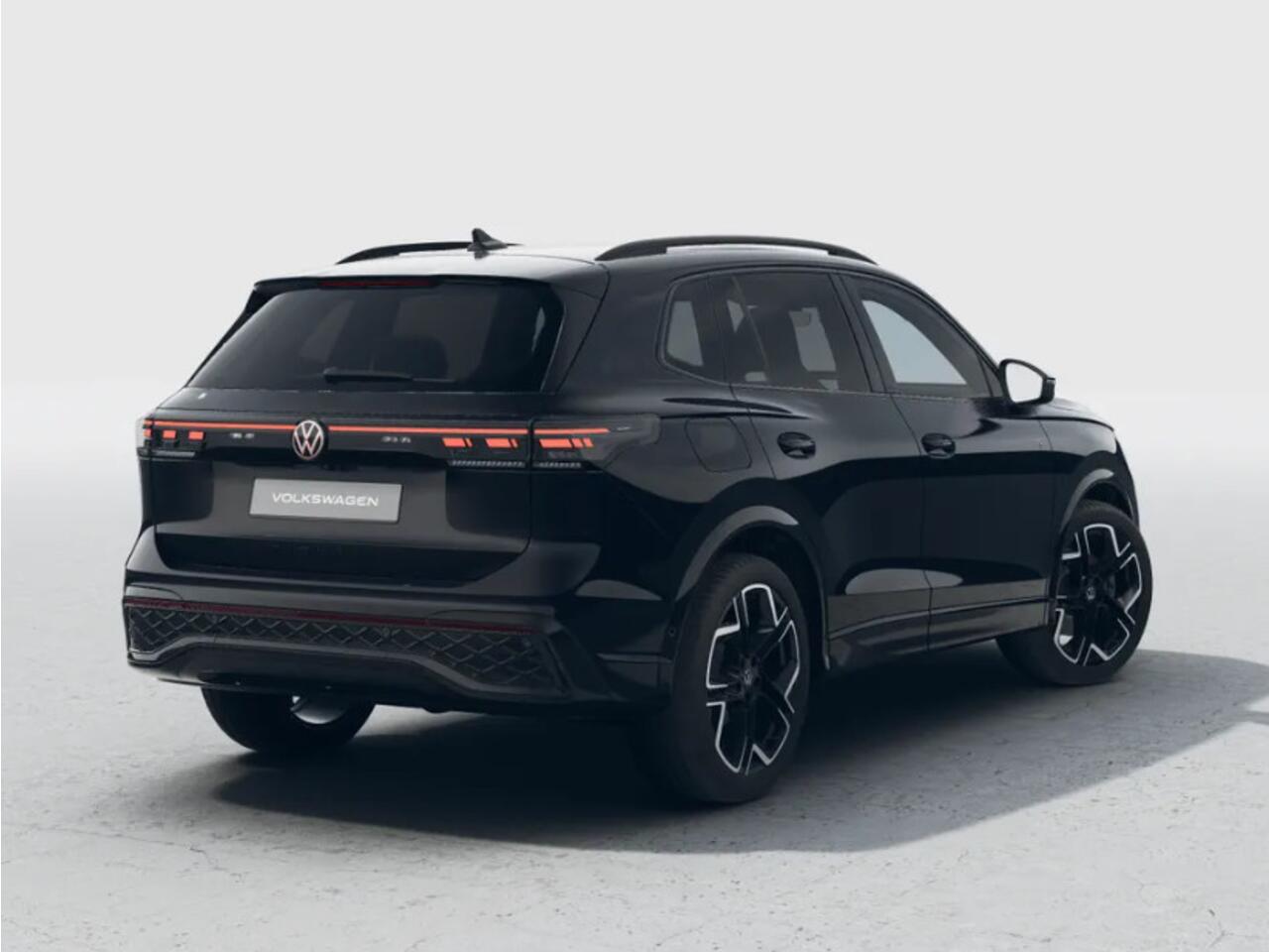 Volkswagen TIGUAN R-Line Edition 1.5 eHybrid 204 PK 6 versn. DSG · Black Style Pakket · Panoramaschuif-kanteldak · Trekhaak inklapbaar, met elektrische ontgrendeling, incl. aanhangermanoeuvreerhulp Trailer Assist ·