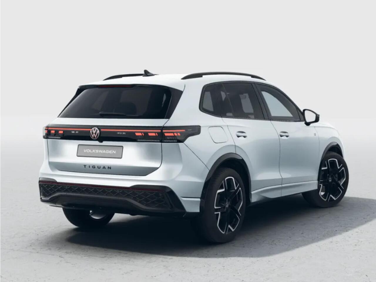 Volkswagen TIGUAN R-Line Edition 1.5 eHybrid 204 PK 6 versn. DSG · Black Style Pakket · Panoramaschuif-kanteldak · Trekhaak inklapbaar, met elektrische ontgrendeling, incl. aanhangermanoeuvreerhulp Trailer Assist ·