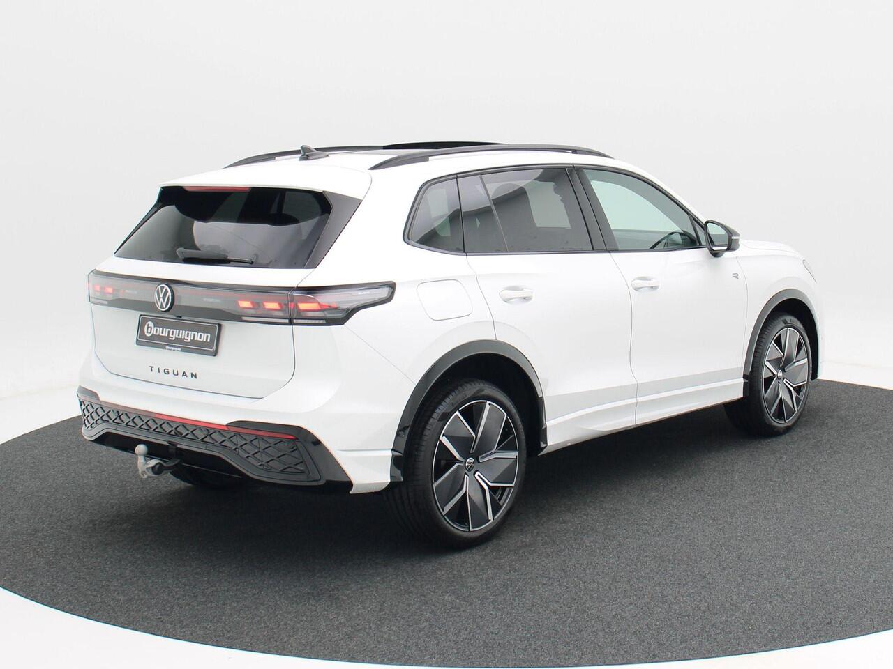 Volkswagen TIGUAN 1.5 eHybrid R-Line Edition 204 PK | Trekhaak | 360 Camera | LED Matrix | Black Style | Adaptief Onderstel |