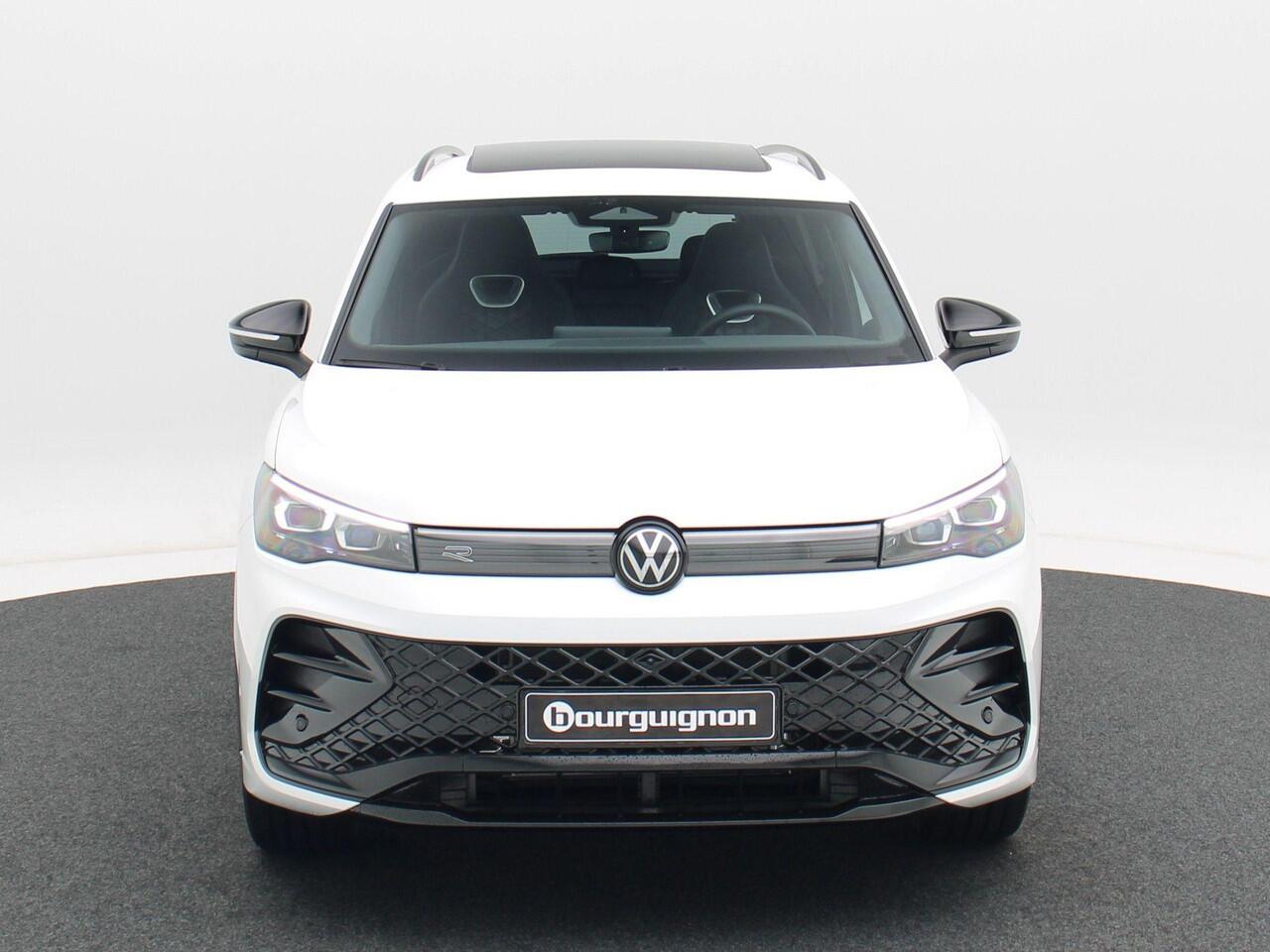 Volkswagen TIGUAN 1.5 eHybrid R-Line Edition 204 PK | Trekhaak | 360 Camera | LED Matrix | Black Style | Adaptief Onderstel |