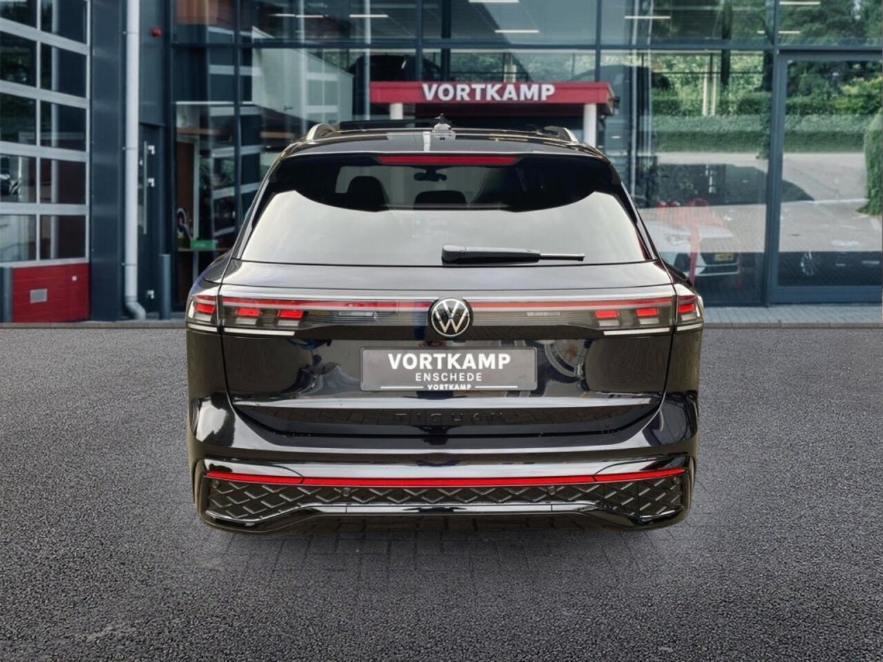 Volkswagen TIGUAN 1.5 TSI E-HYBRID R-LINE PANO-DAK/TREKHAAK/CAMERA/CARPLAY/ACC
