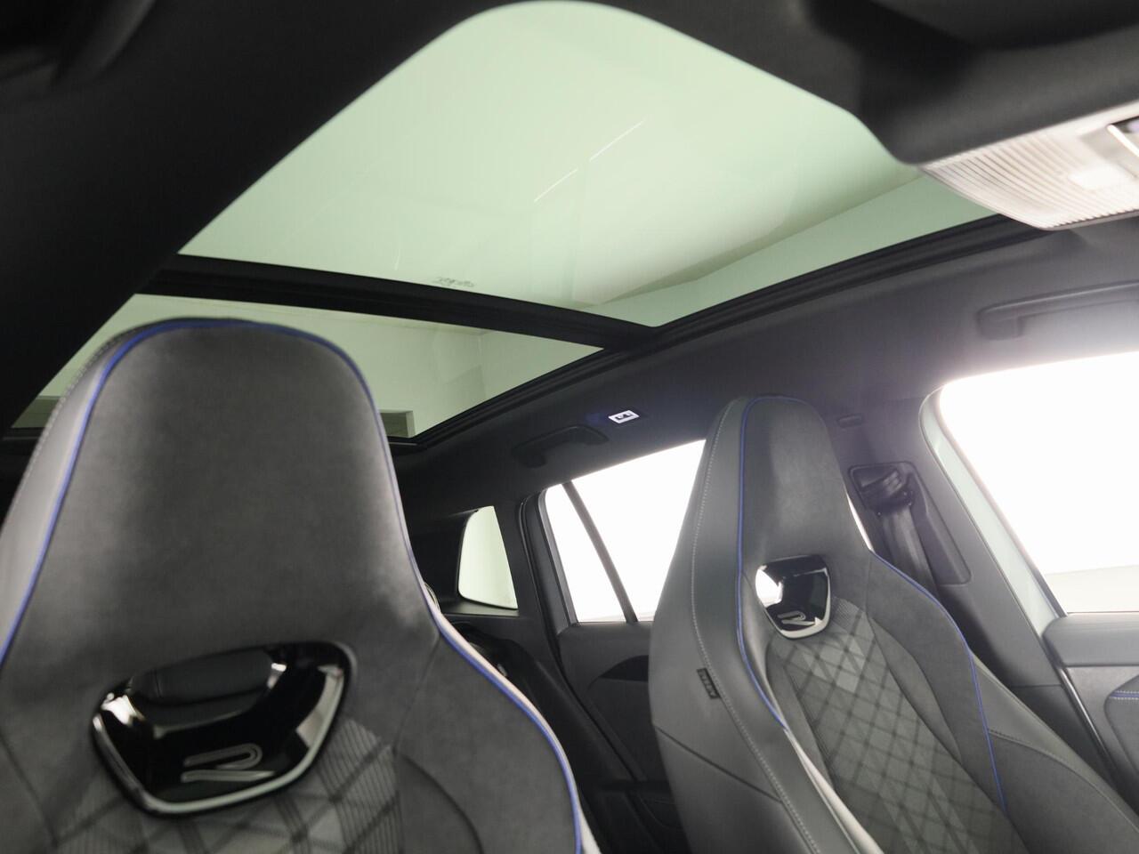 Volkswagen TIGUAN R-Line Edition 1.5 eHybrid 204 PK DSG | 20" LM | Black Style | Stoel & stuurverwarming | Trekhaak |