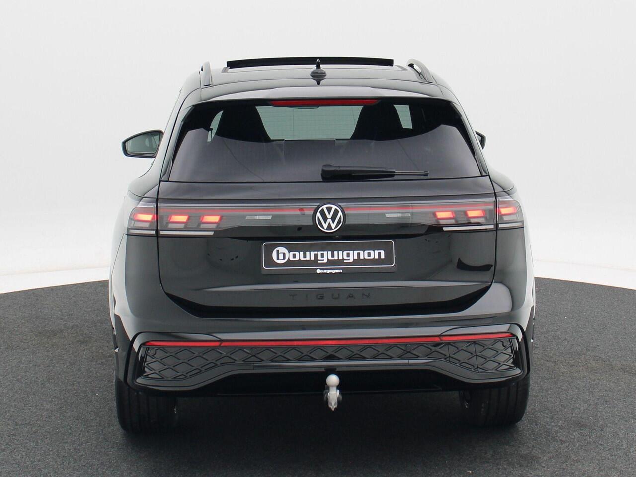 Volkswagen TIGUAN R-Line Edition 1.5 eHybrid 204 PK | Trekhaak | 360 Camera | LED Matrix | Black Style |