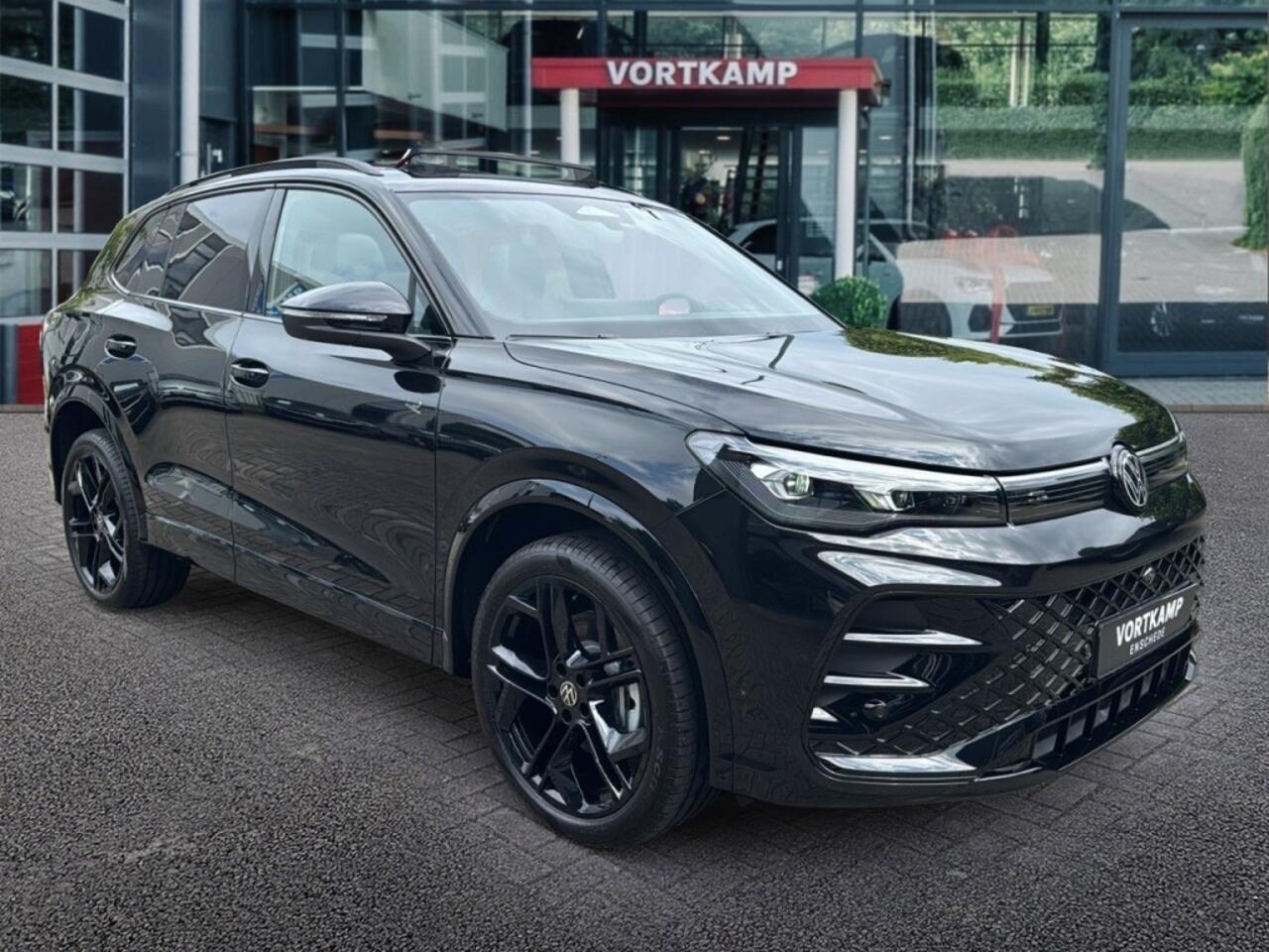 Volkswagen TIGUAN 1.5 TSI e-HYBRID 272 PK R-LINE PANO-DAK/CAMERA/TREKHAAK/HenK/HUD/LEDER/MEMORY