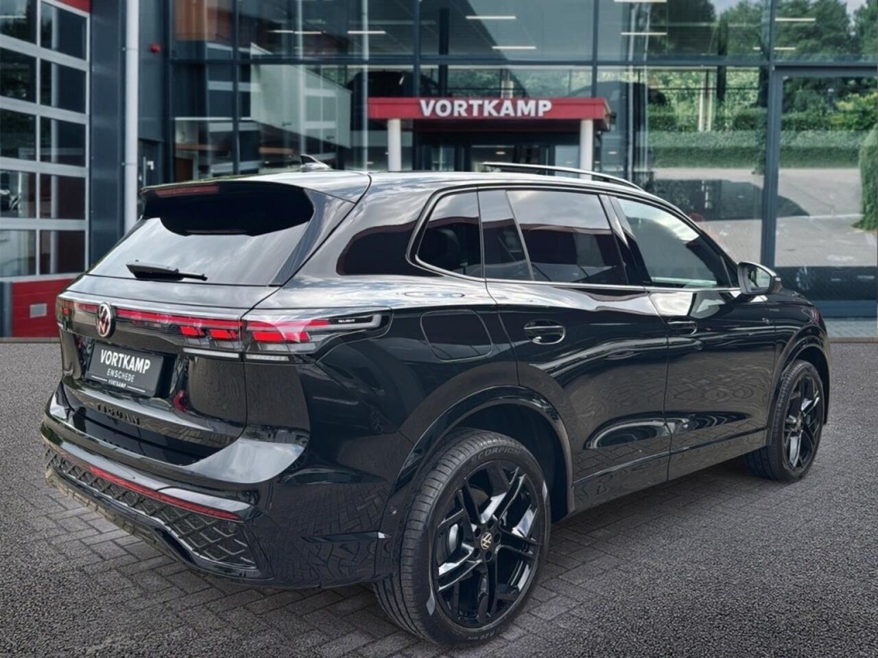 Volkswagen TIGUAN 1.5 TSI e-HYBRID 272 PK R-LINE PANO-DAK/CAMERA/TREKHAAK/HenK/HUD/LEDER/MEMORY