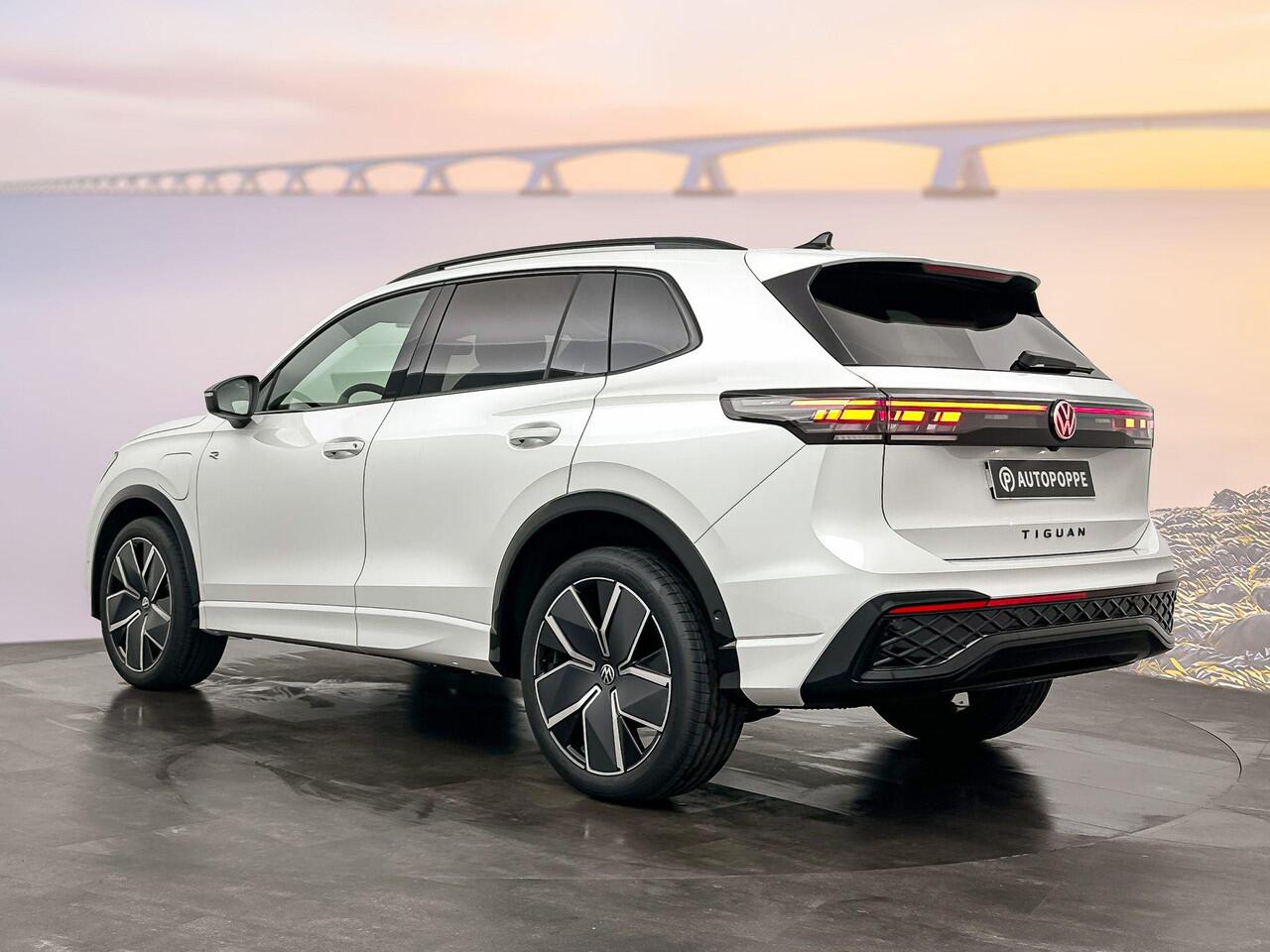 Volkswagen TIGUAN R-Line Edition Plug in Hybride 272 pk Black Style Pakket