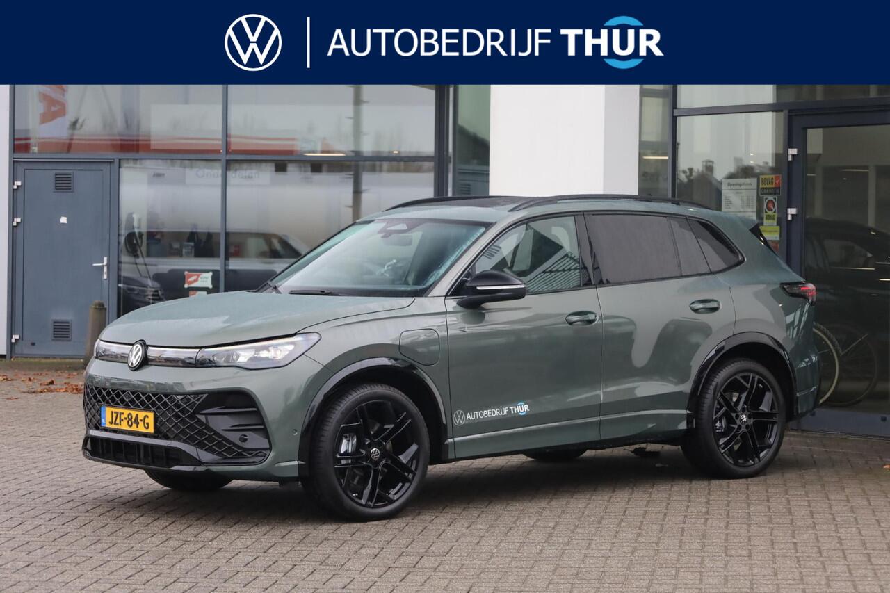 Volkswagen TIGUAN 1.5 eHybrid R-Line Edition 272PK / 200kW DSG, Demonstratie voertuig (beschikbaar per 1 september 2026), geluidssysteem 'Harman Kardon', achteruitrijcamera (rear view), 20" 'York' LMV, black style pakket, panoramadak, draadloos telefoon laden, Apple Carpla