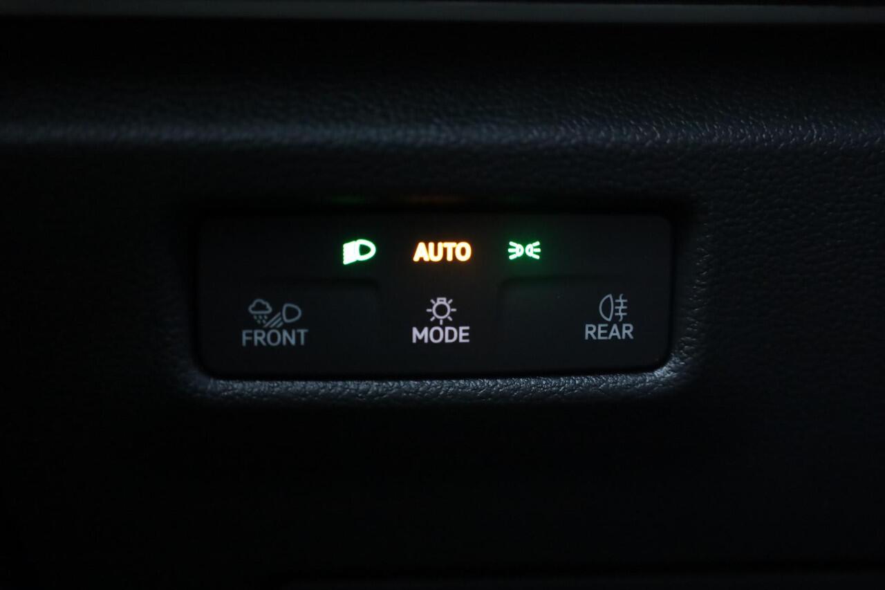 Volkswagen TIGUAN 1.5 eHybrid R-Line Edition 272PK / 200kW DSG, Demonstratie voertuig (beschikbaar per 1 september 2026), geluidssysteem 'Harman Kardon', achteruitrijcamera (rear view), 20" 'York' LMV, black style pakket, panoramadak, draadloos telefoon laden, Apple Carpla