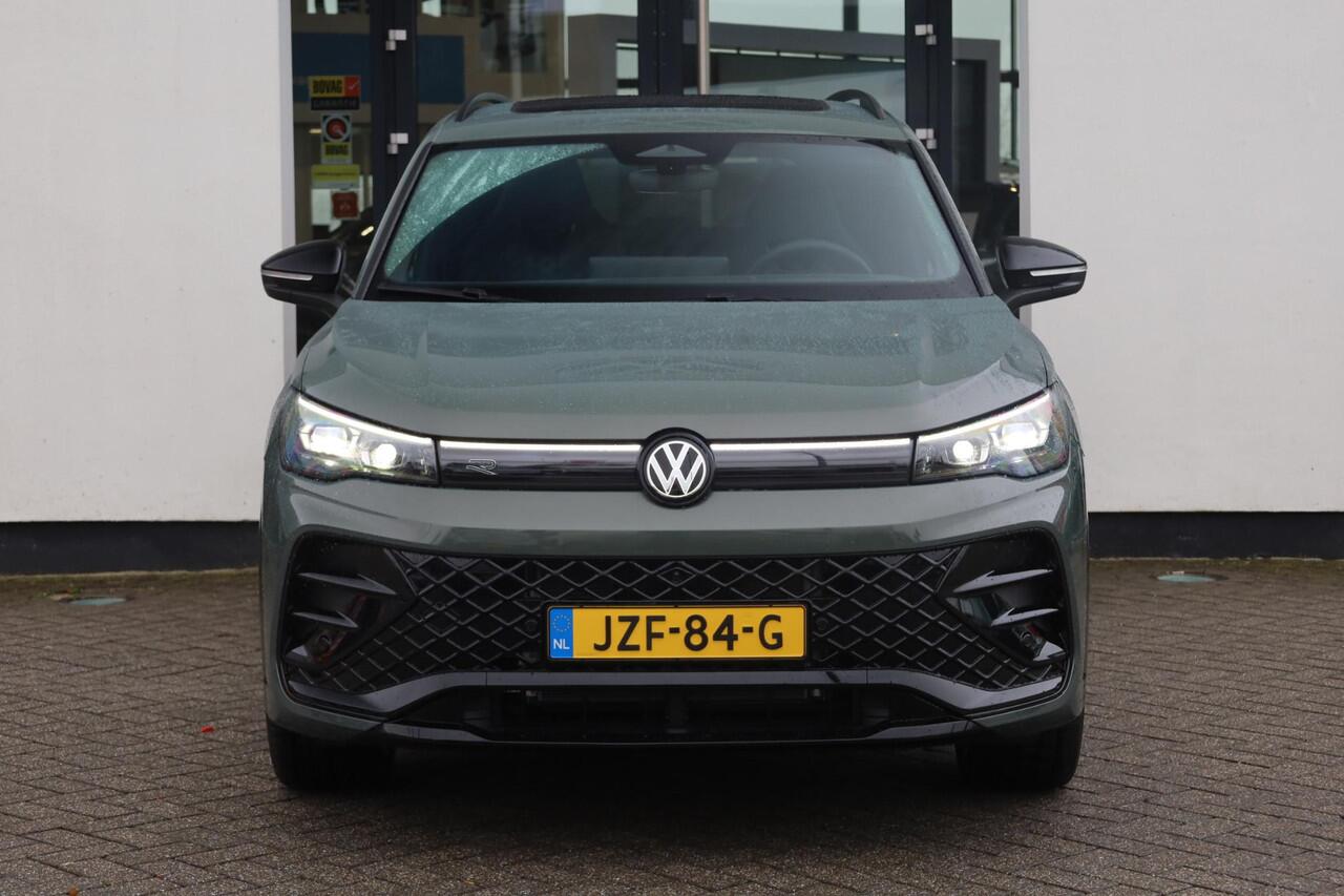 Volkswagen TIGUAN 1.5 eHybrid R-Line Edition 272PK / 200kW DSG, Demonstratie voertuig (beschikbaar per 1 september 2026), geluidssysteem 'Harman Kardon', achteruitrijcamera (rear view), 20" 'York' LMV, black style pakket, panoramadak, draadloos telefoon laden, Apple Carpla