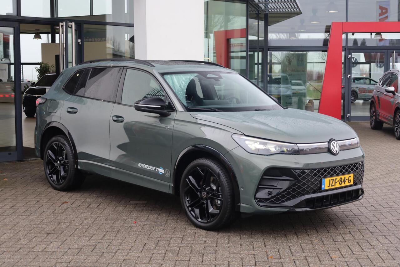 Volkswagen TIGUAN 1.5 eHybrid R-Line Edition 272PK / 200kW DSG, Demonstratie voertuig (beschikbaar per 1 september 2026), geluidssysteem 'Harman Kardon', achteruitrijcamera (rear view), 20" 'York' LMV, black style pakket, panoramadak, draadloos telefoon laden, Apple Carpla