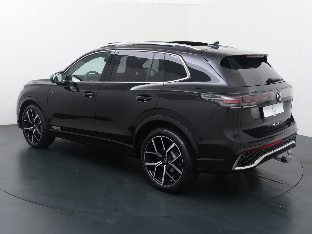 Volkswagen TIGUAN R-Line-Edition 1.5 110 kW / 150 pk eTSI 7 versn. DSG | Trekhaak met wegklapbare kogel | Panoramadak |