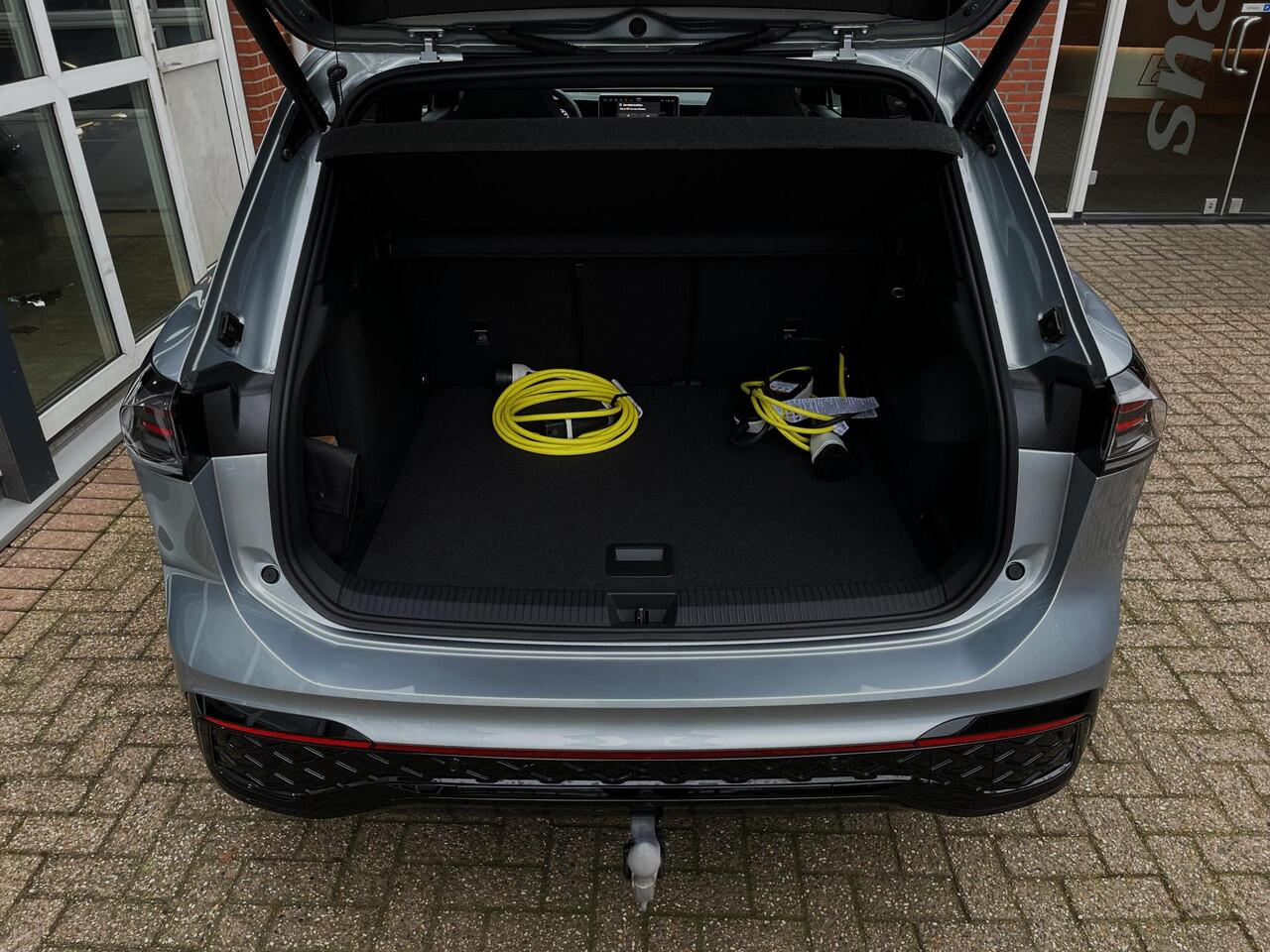 Volkswagen TIGUAN 1.5 eHybrid R-Line Edition HUD / Pano / Winterpakket