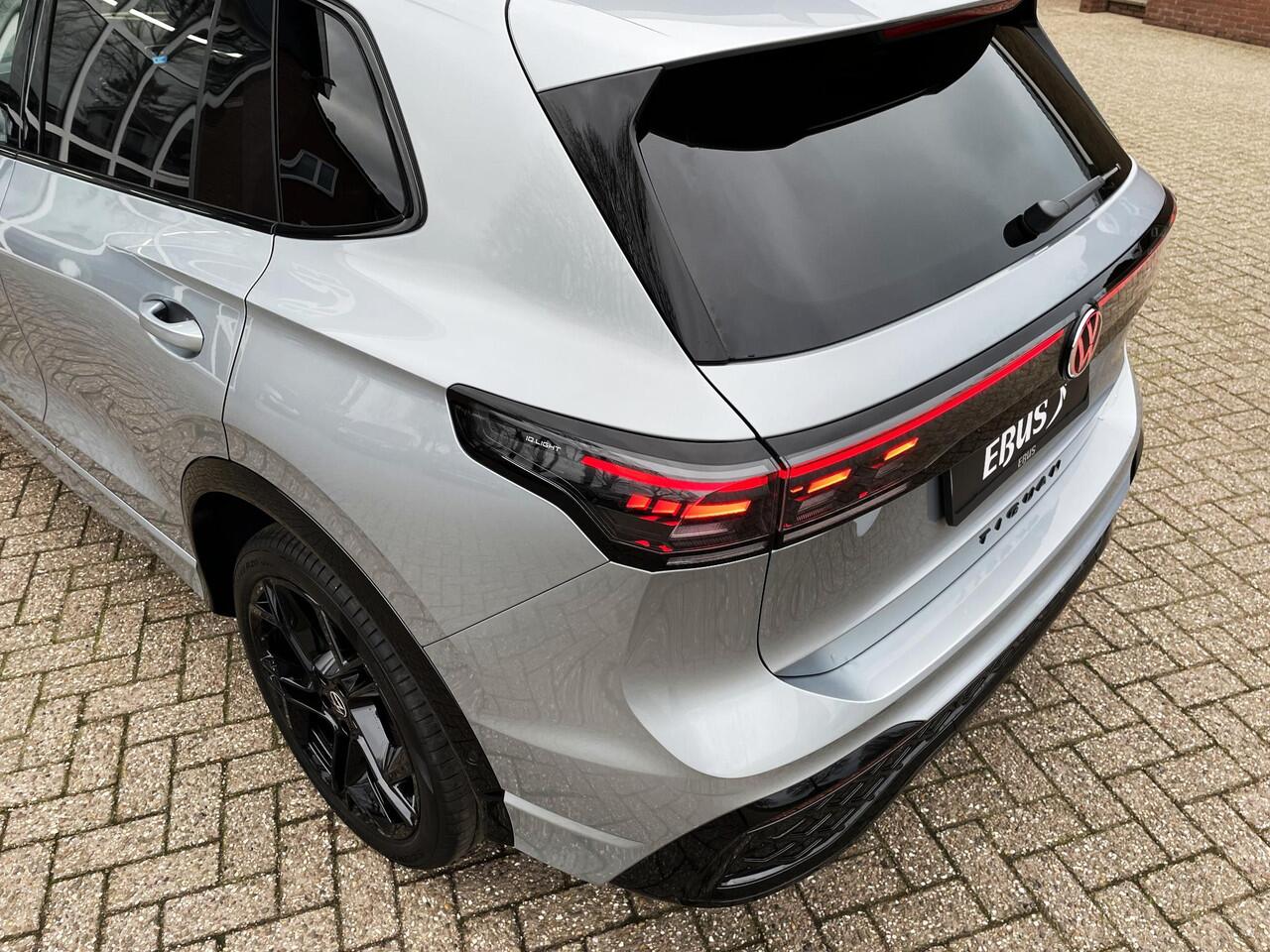 Volkswagen TIGUAN 1.5 eHybrid R-Line Edition HUD / Pano / Winterpakket