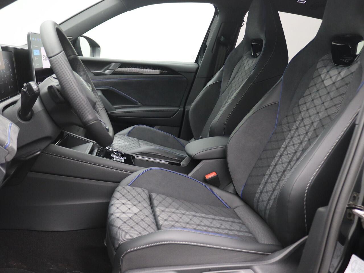 Volkswagen TIGUAN 1.5 eHybrid R-Line Edition 272PK DSG Pano-Schuifdak, 360 camera, Black Style, Trekhaak, 20" LM Velgen, Memorystoel, Head-Up Display, Matrix LED-Verlichting, 360gr. Camera, Navi, Elektr. Achterklep