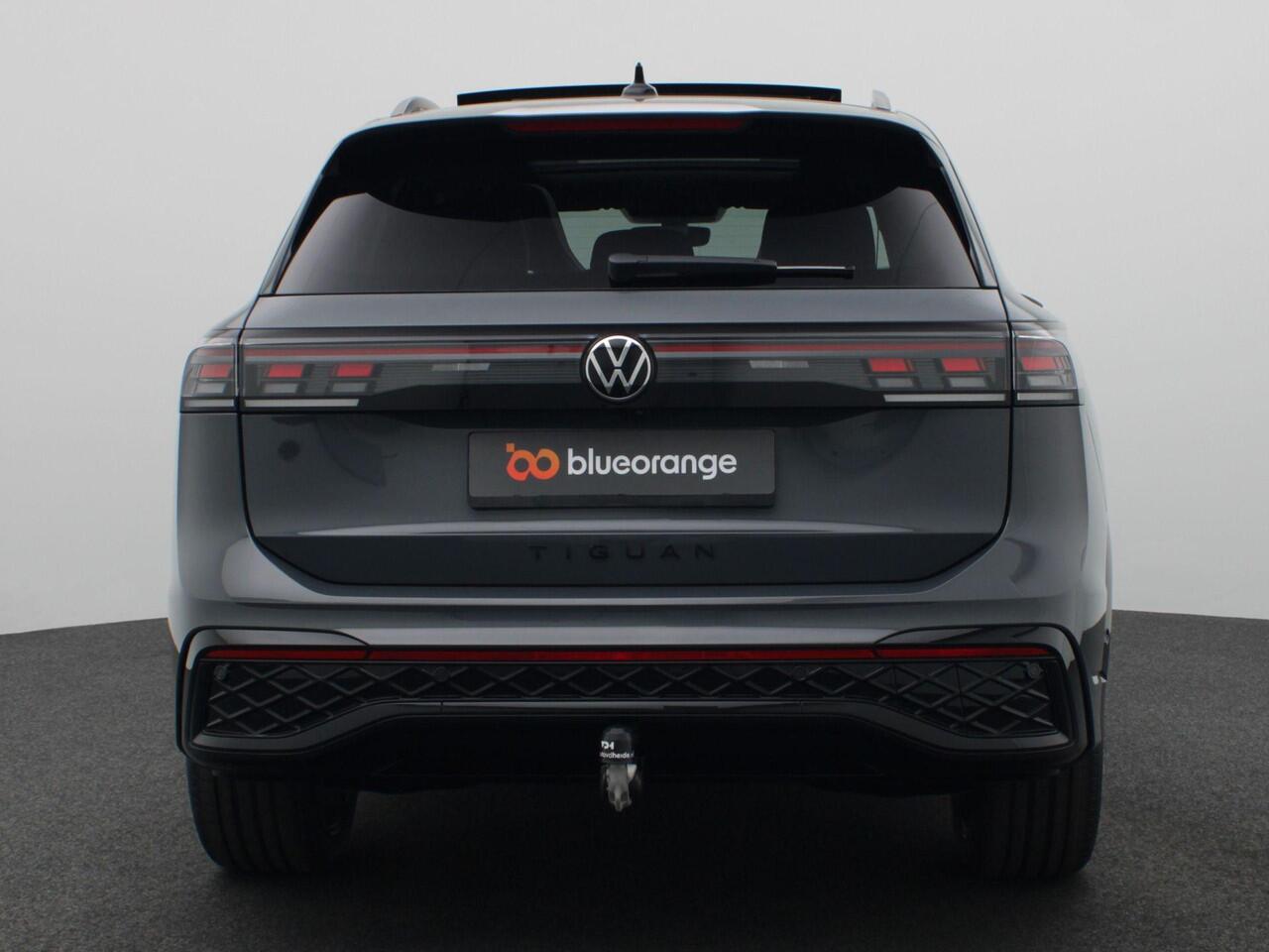 Volkswagen TIGUAN 1.5 eHybrid R-Line Edition 204PK DSG Pano-Schuifdak, Black Style, Trekhaak, 20" LM Velgen, Keyless, Navi via Apple Carplay/Android Auto, Stoel-Stuurverwarming
