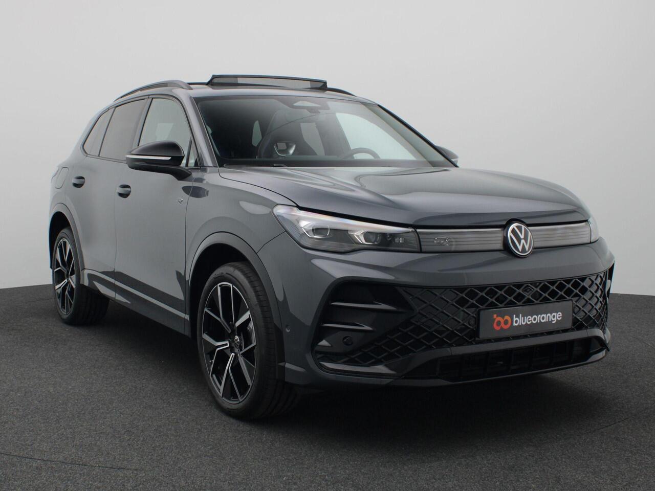 Volkswagen TIGUAN 1.5 eHybrid R-Line Edition 204PK DSG Pano-Schuifdak, Black Style, Trekhaak, 20" LM Velgen, Keyless, Navi via Apple Carplay/Android Auto, Stoel-Stuurverwarming