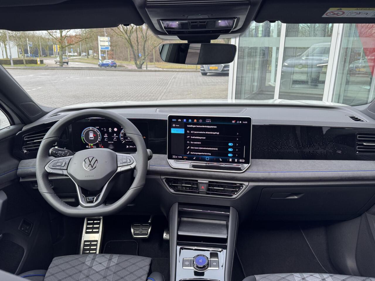 Volkswagen TIGUAN R-Line Edition 1.5 eHybrid 150 kW / 204 PK DSG | Black Style | Panoramadak | Trekhaak wegklapbaar |