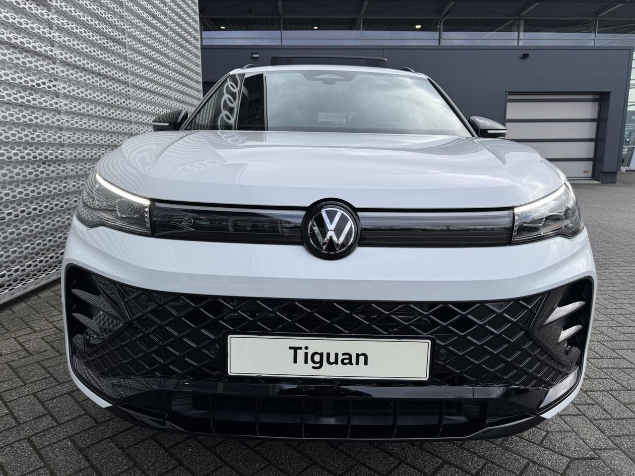 Volkswagen TIGUAN R-Line Edition 1.5 eHybrid 150 kW / 204 PK DSG | Black Style | Panoramadak | Trekhaak wegklapbaar |