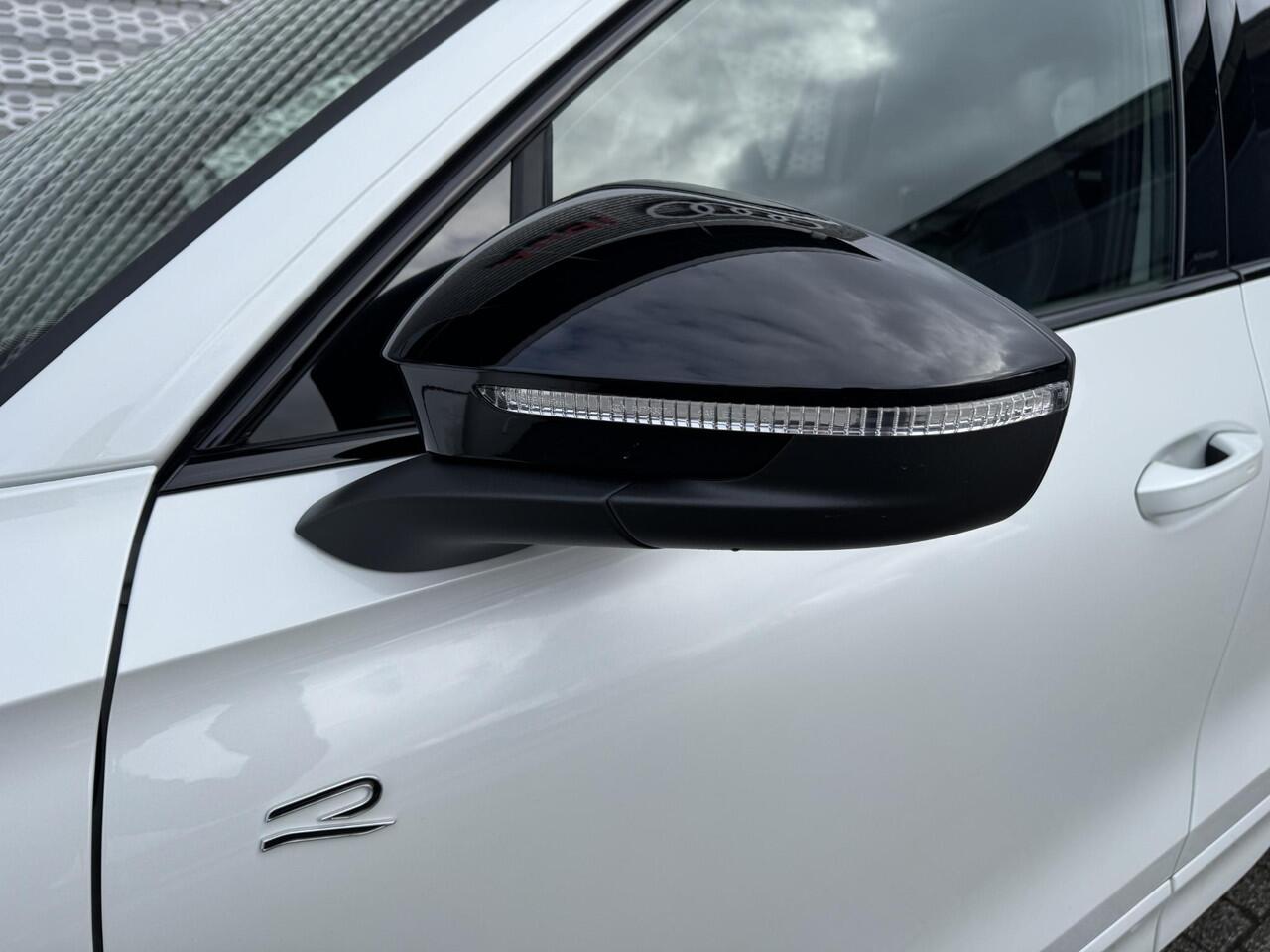 Volkswagen TIGUAN R-Line Edition 1.5 eHybrid 150 kW / 204 PK DSG | Black Style | Panoramadak | Trekhaak wegklapbaar |