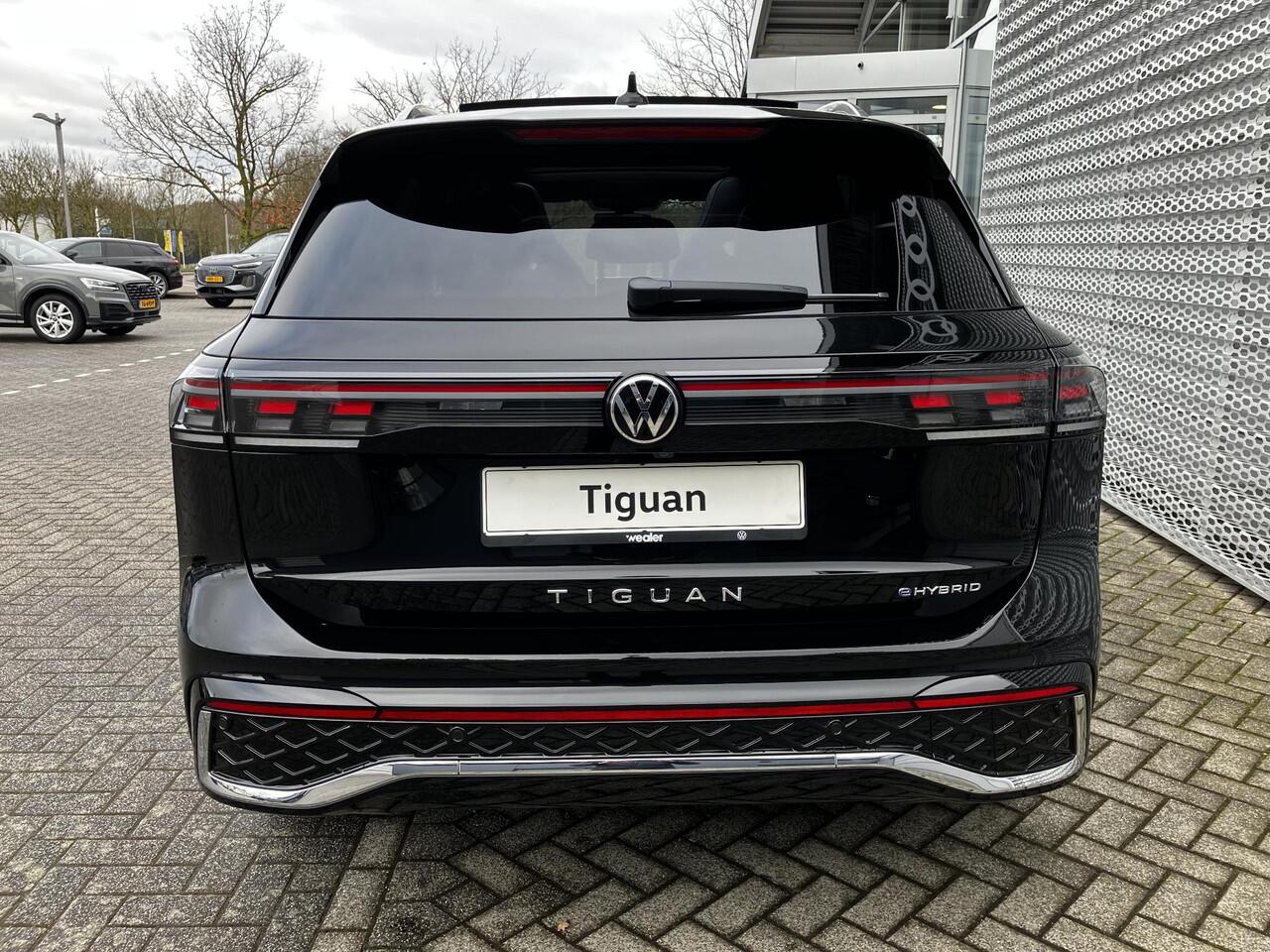 Volkswagen TIGUAN R-Line Edition 1.5 eHybrid 150 kW / 204 PK DSG | Trekhaak wegklapbare kogel | Comfort pakket met stuur- & stoelverwarming |