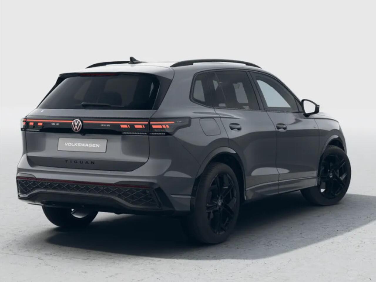 Volkswagen TIGUAN R-Line Edition 1.5 eHybrid 204 PK 6 versn. DSG · Black Style Pakket · Panoramaschuif-kanteldak · Trekhaak inklapbaar, met elektrische ontgrendeling, incl. aanhangermanoeuvreerhulp Trailer Assist ·