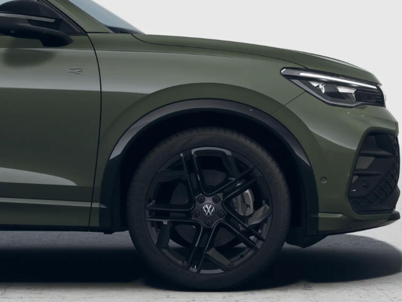 Volkswagen TIGUAN R-Line Edition 1.5 eHybrid 272 PK 6 versn. DSG · Black Style Pakket · Comfort Pakket Plus · Panoramaschuif-kanteldak · Trekhaak inklapbaar ·