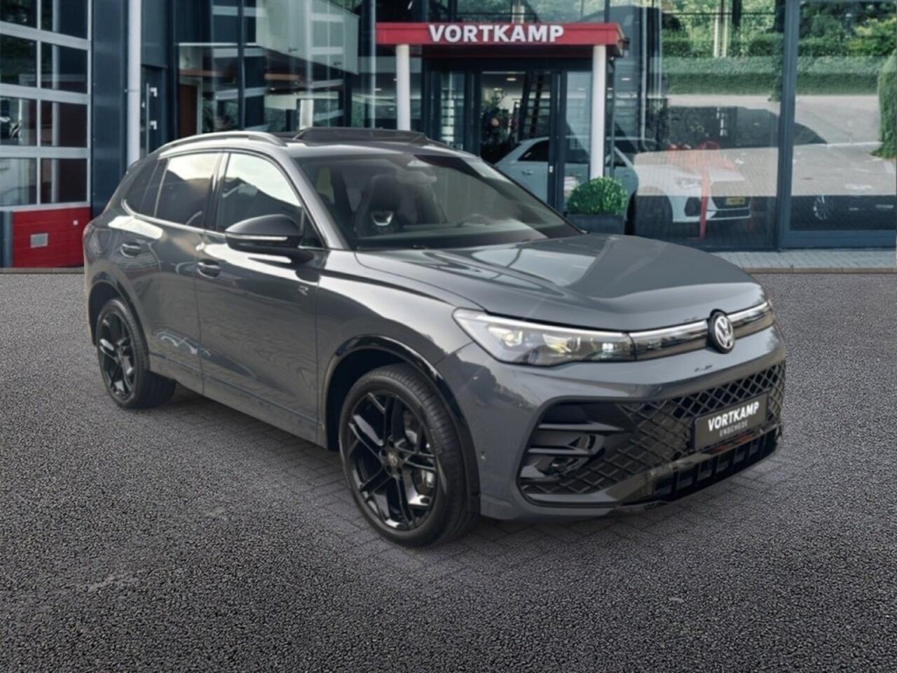 Volkswagen TIGUAN 2.0 TDI DSG R-LINE TREKHAAK/CAMERA/PANODAK/ELEKKLEP/ACC/STOELVERW