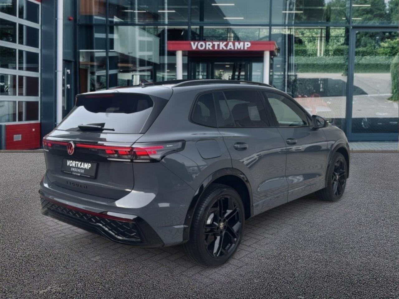 Volkswagen TIGUAN 2.0 TDI DSG R-LINE TREKHAAK/CAMERA/PANODAK/ELEKKLEP/ACC/STOELVERW