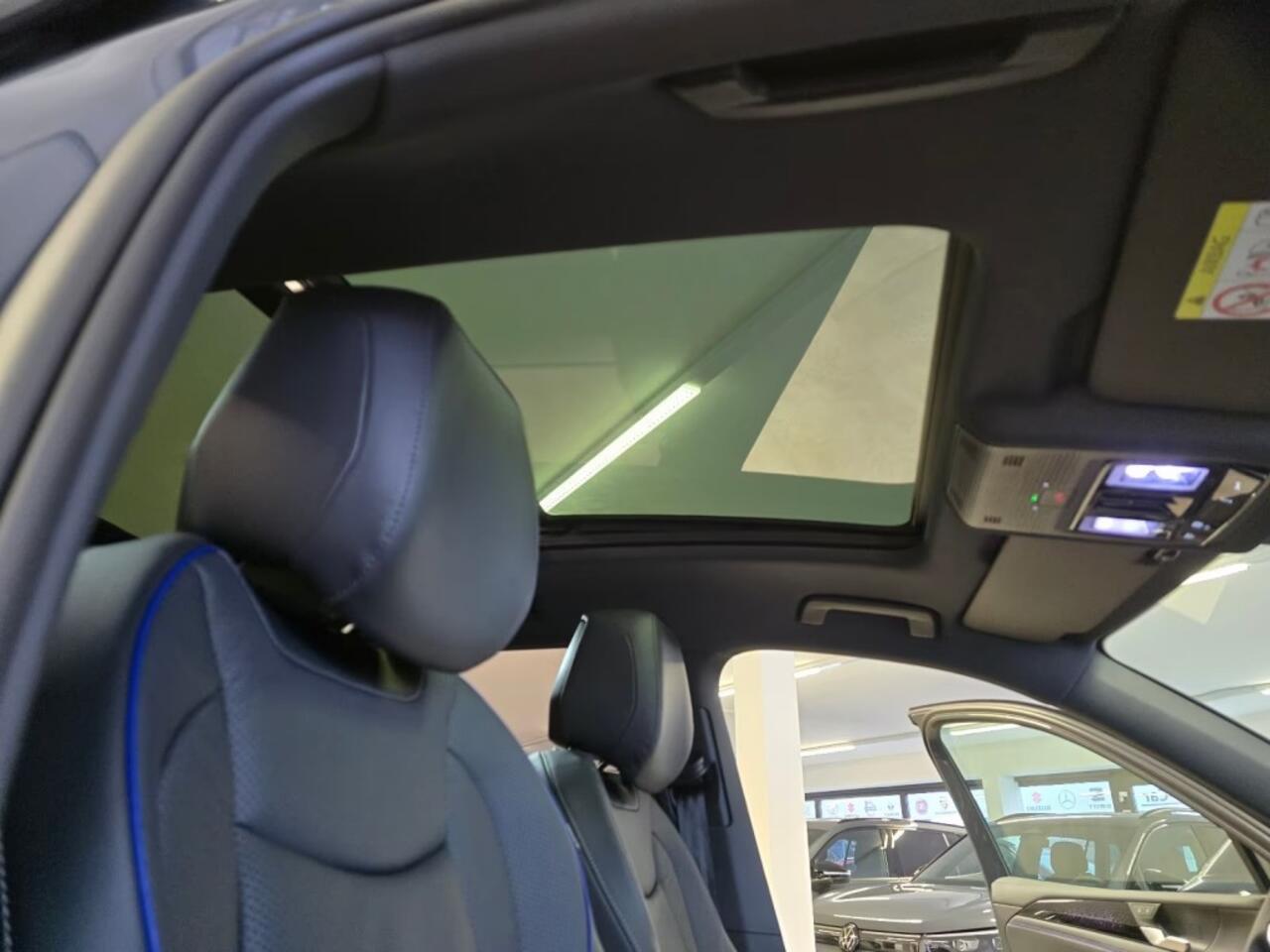 Volkswagen TIGUAN 1.5 TSI e-HYBRID 272 PK R-LINE PANO-DAK/CAMERA/TREKHAAK/HenK/HUD/LEDER/MEMORY