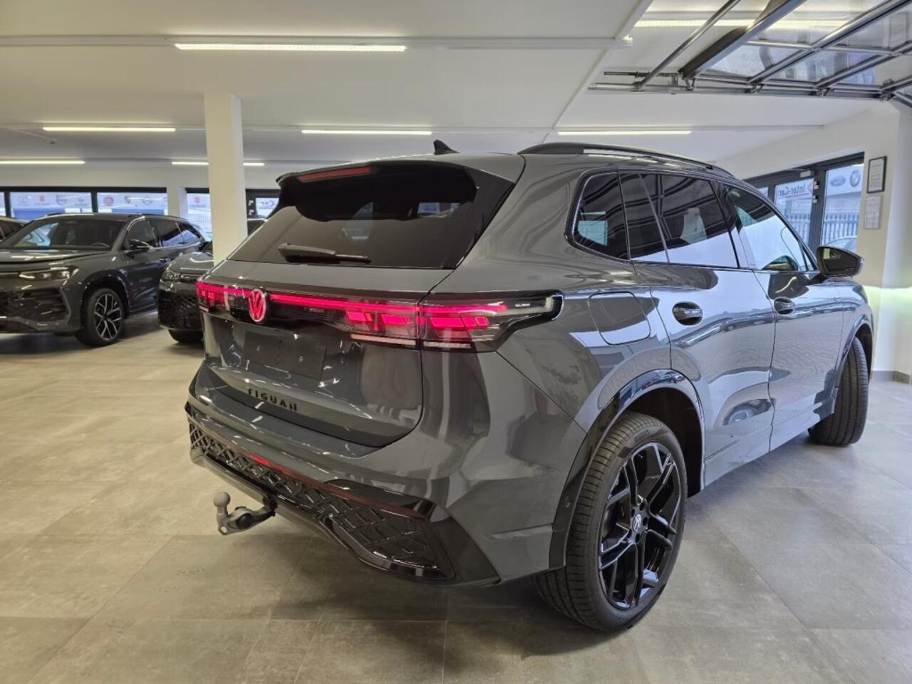 Volkswagen TIGUAN 1.5 TSI e-HYBRID 272 PK R-LINE PANO-DAK/CAMERA/TREKHAAK/HenK/HUD/LEDER/MEMORY